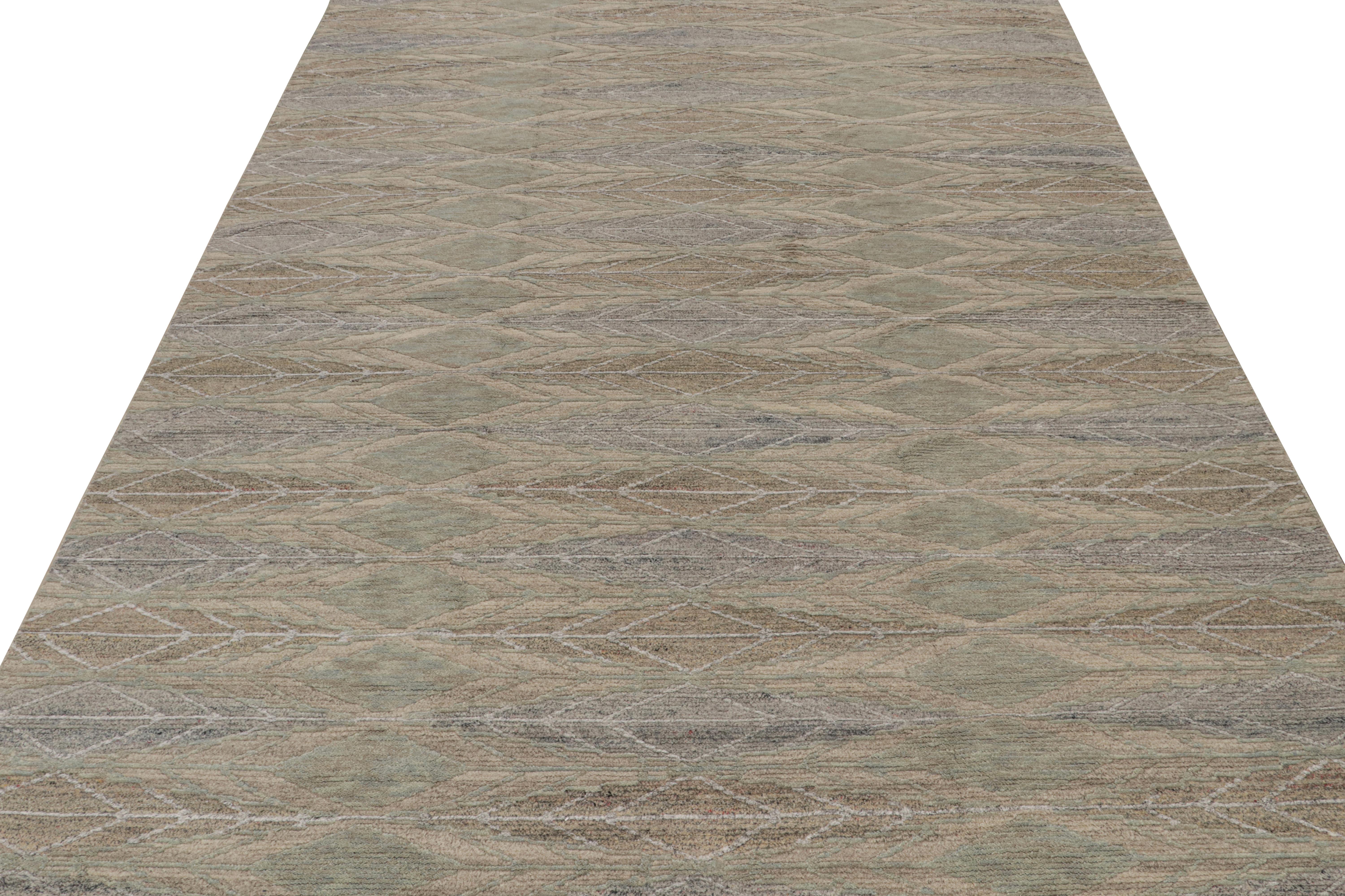 Moderno Tappeto in stile scandinavo Rug & Kilim con motivi geometrici beige, marroni e grigi in vendita