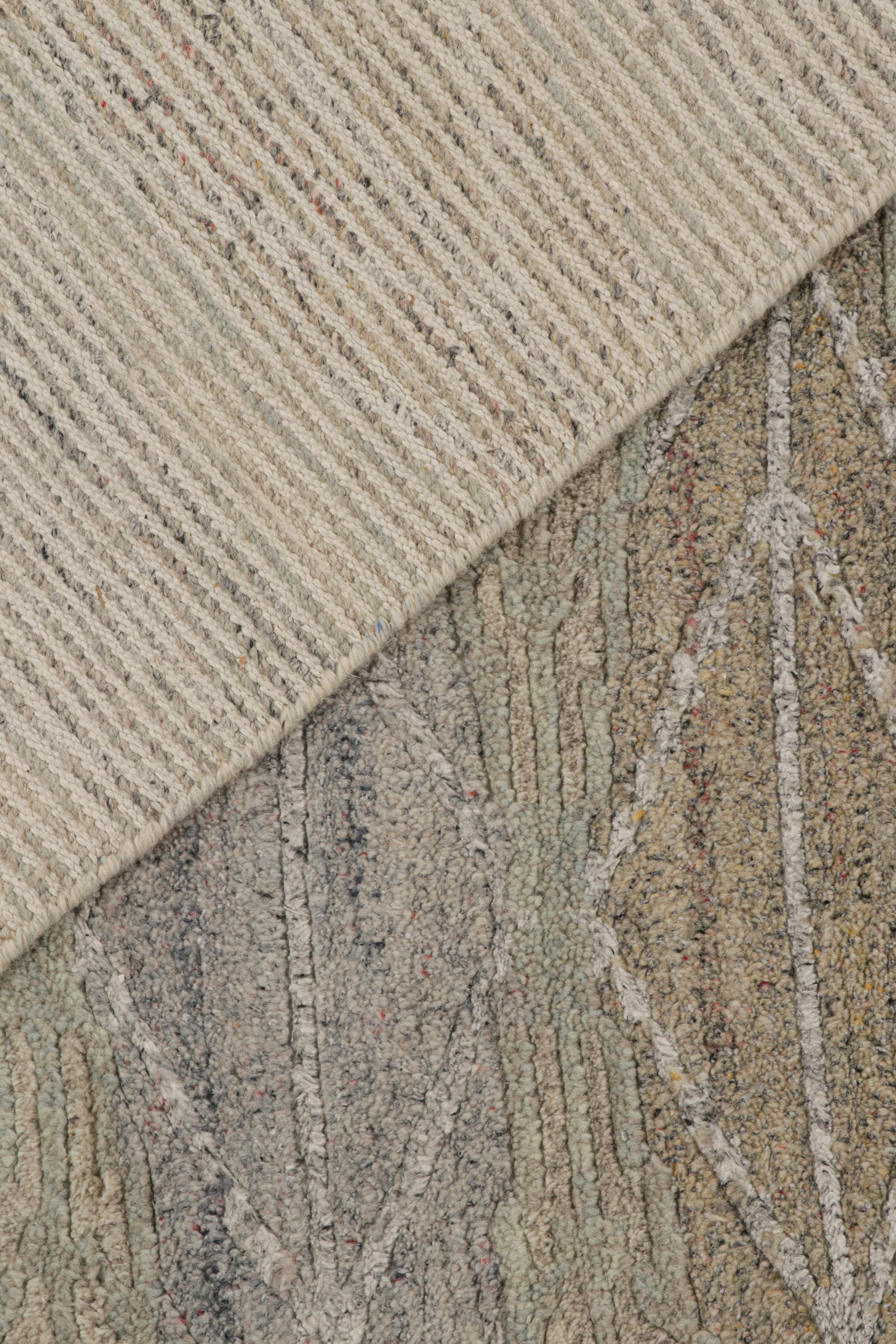 XXI secolo e contemporaneo Tappeto in stile scandinavo Rug & Kilim con motivi geometrici beige, marroni e grigi in vendita