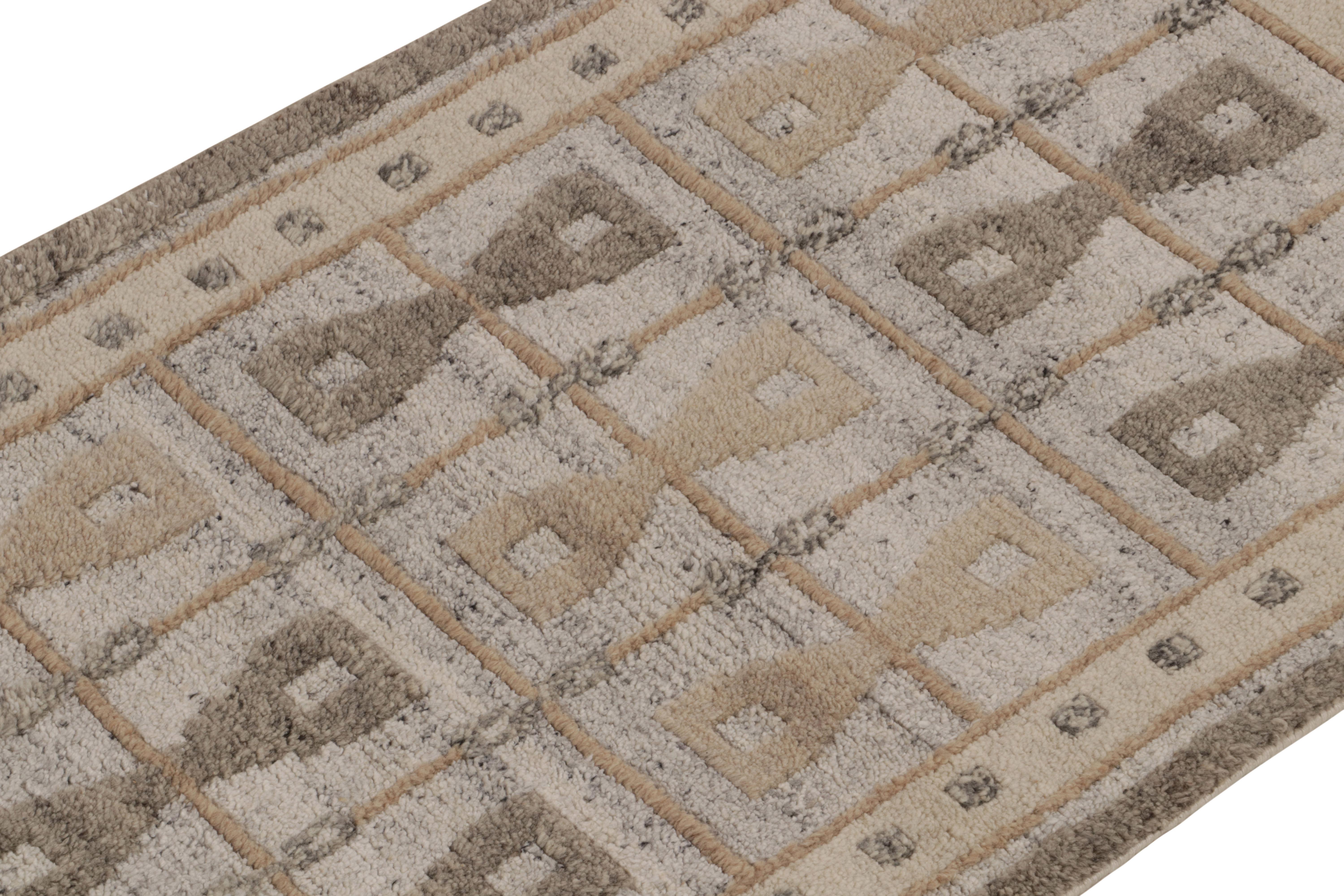 Rug & Kilim's Teppich im skandinavischen Stil in Beige-Braun & Grau mit geometrischen Mustern (Indisch) im Angebot