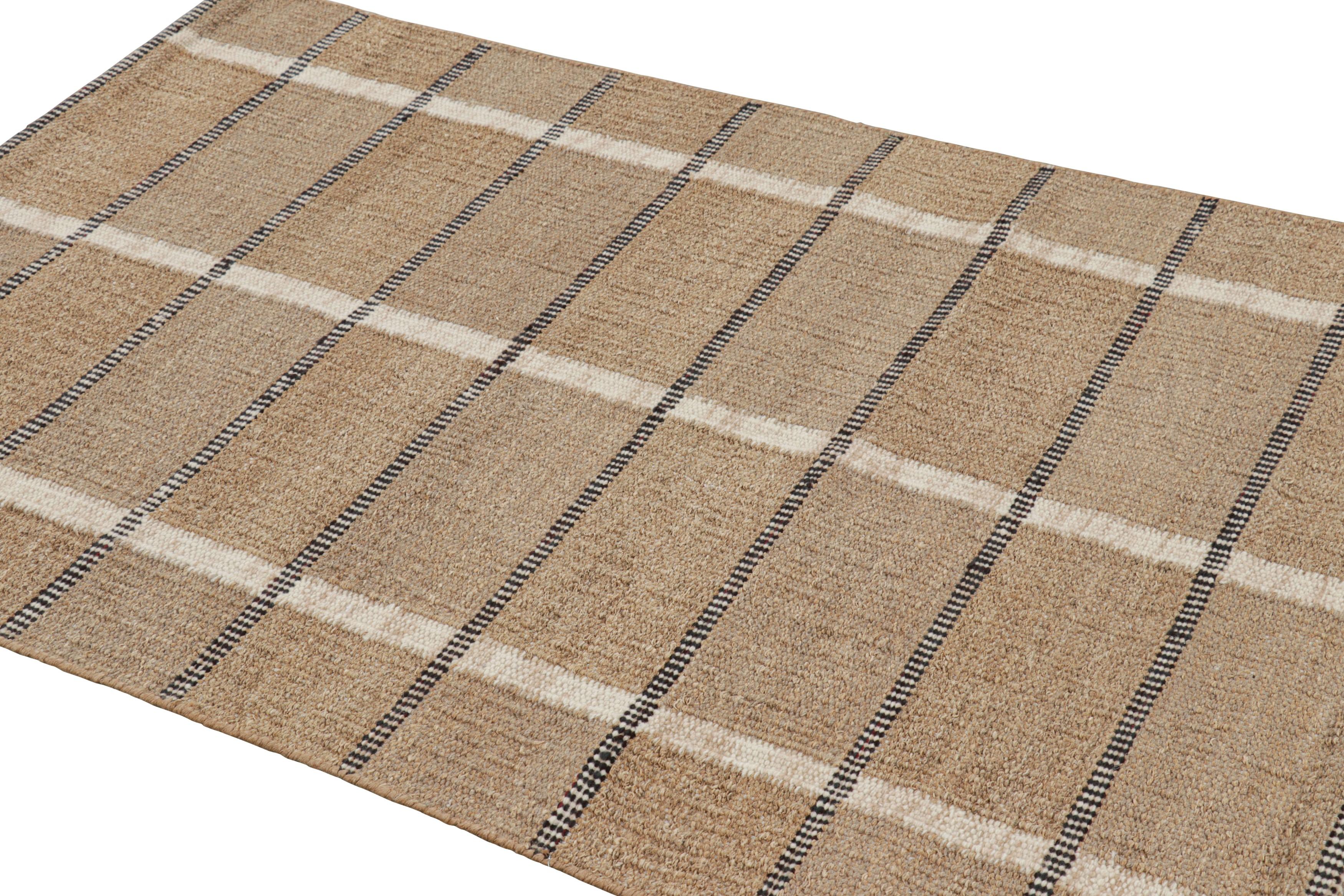 Tessuto a mano Tappeto in stile scandinavo Rug & Kilim in beige-marrone con strisce bianche e nere in vendita