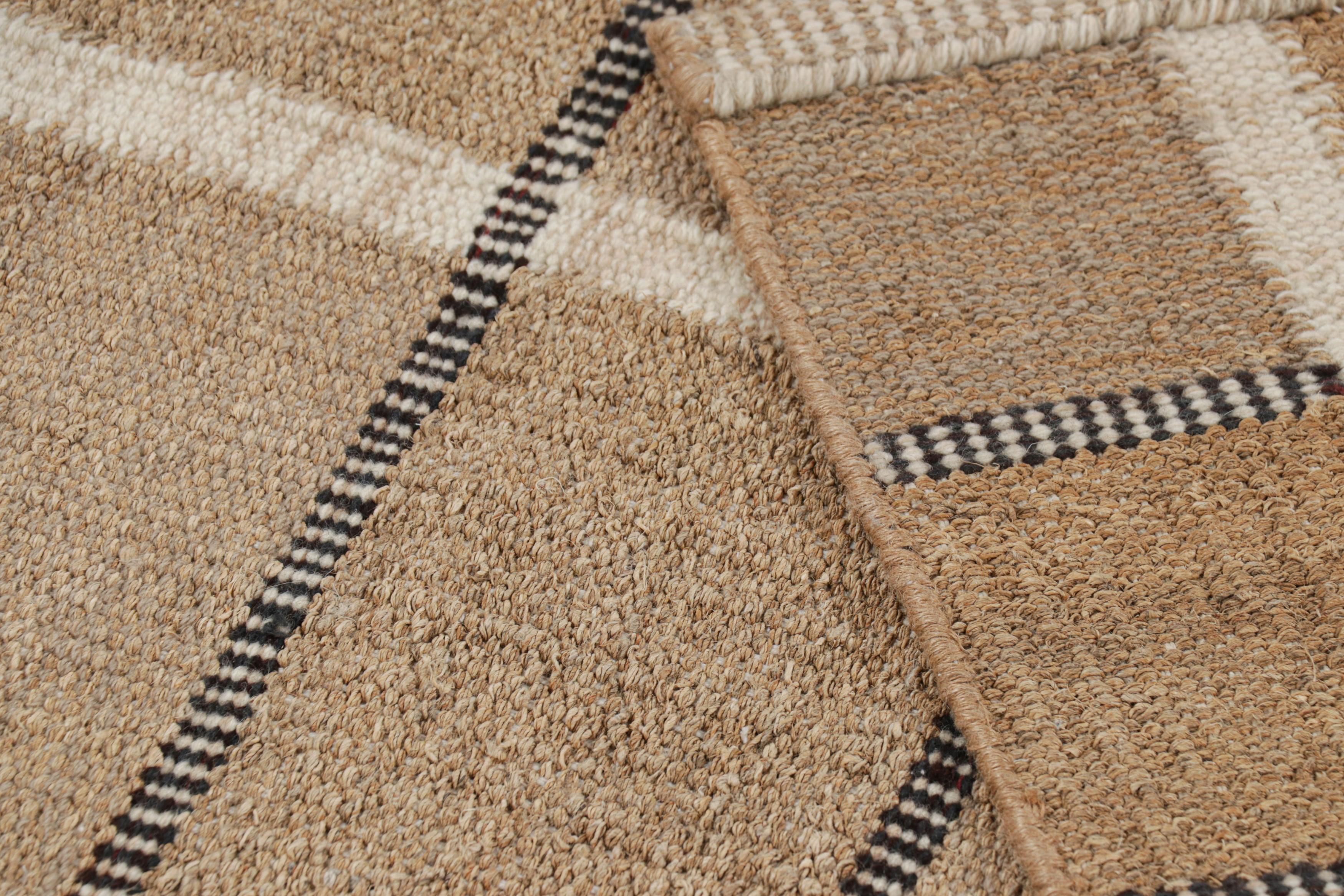 XXI secolo e contemporaneo Tappeto in stile scandinavo Rug & Kilim in beige-marrone con strisce bianche e nere in vendita