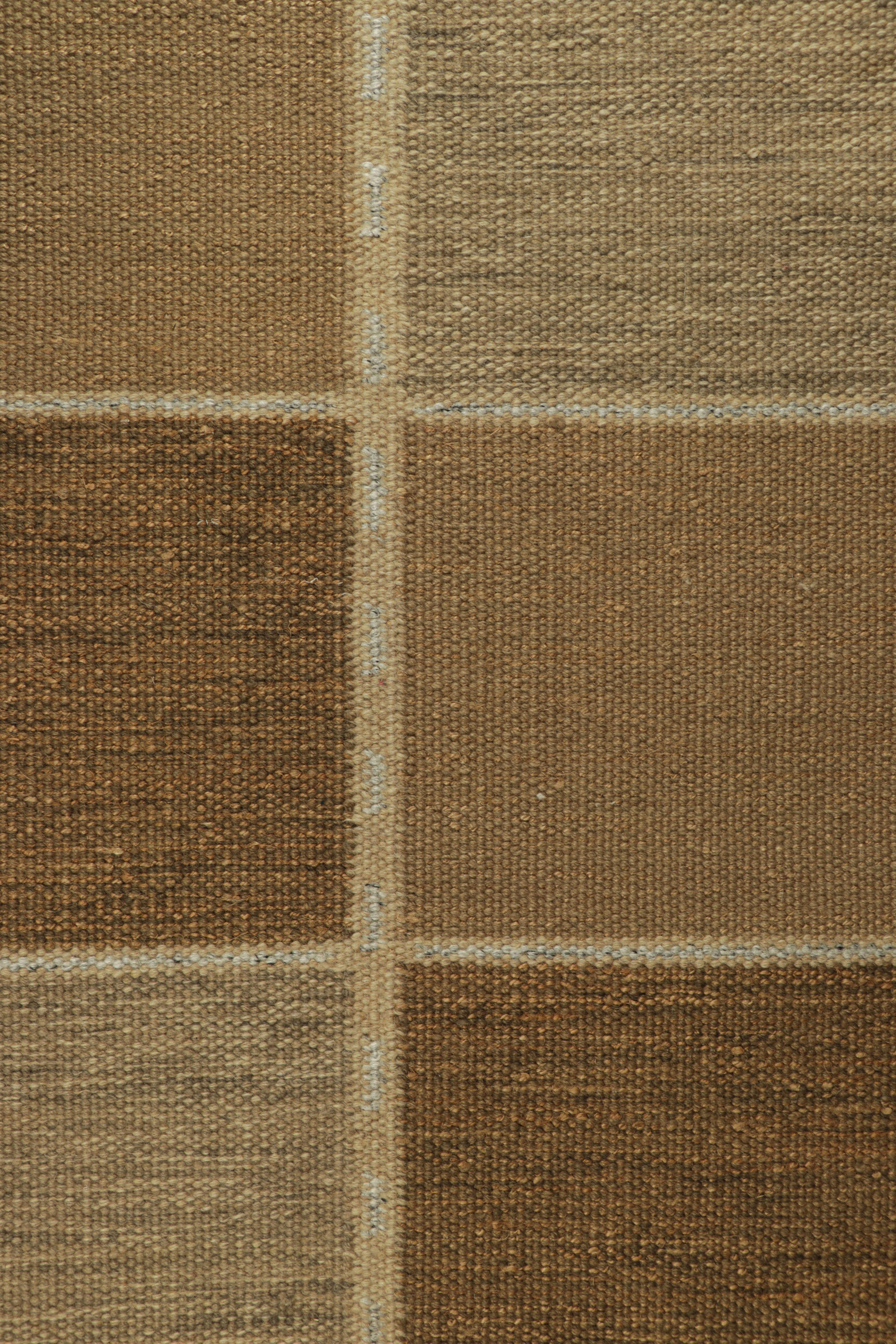 Alfombra de estilo escandinavo Rug & Kilim en beige-marrón, con dibujo geométrico azul en Nuevo estado para la venta en Long Island City, NY