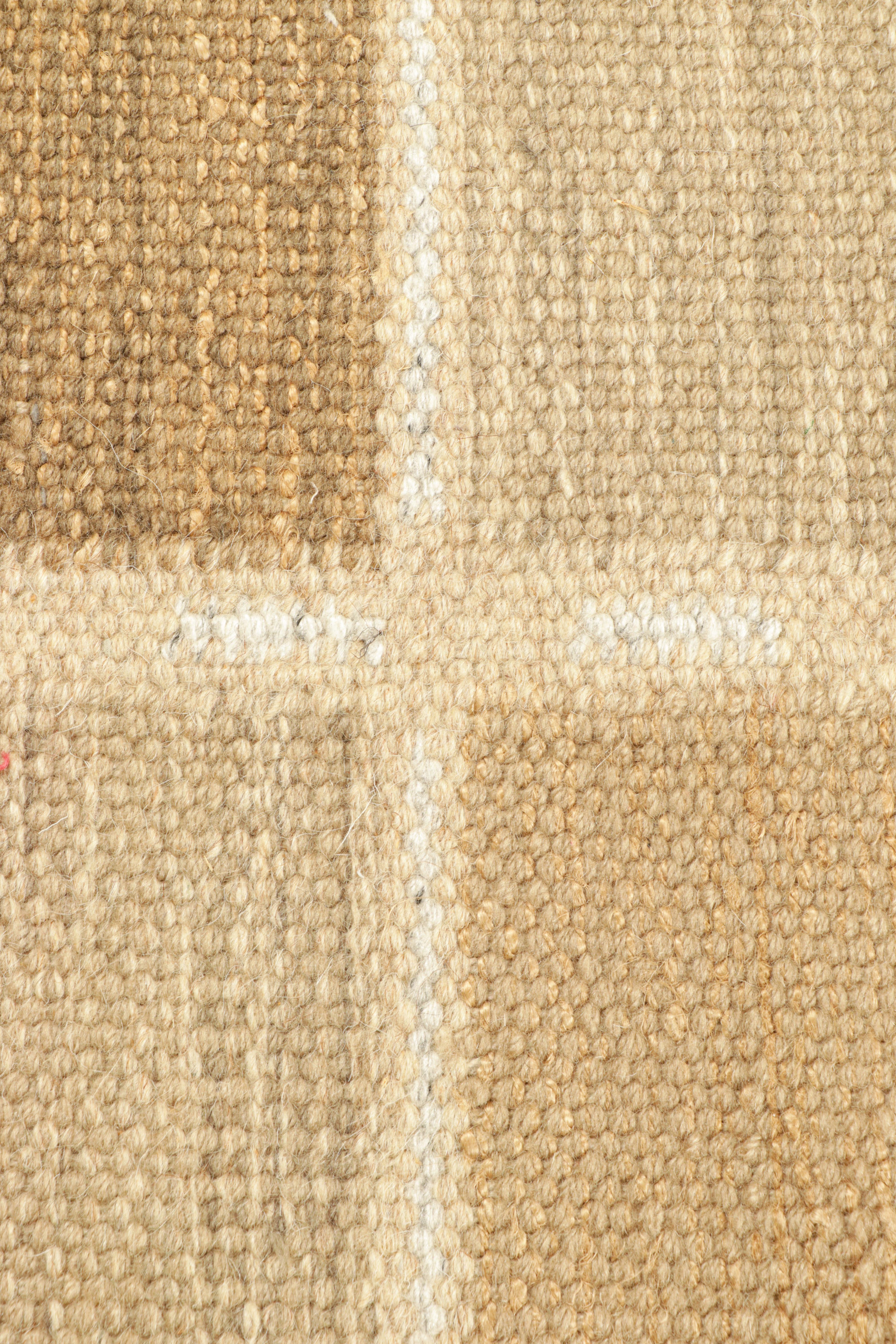 Rug & Kilim's Teppich im skandinavischen Stil in Beige-Braun mit geometrischen Mustern (Skandinavische Moderne) im Angebot