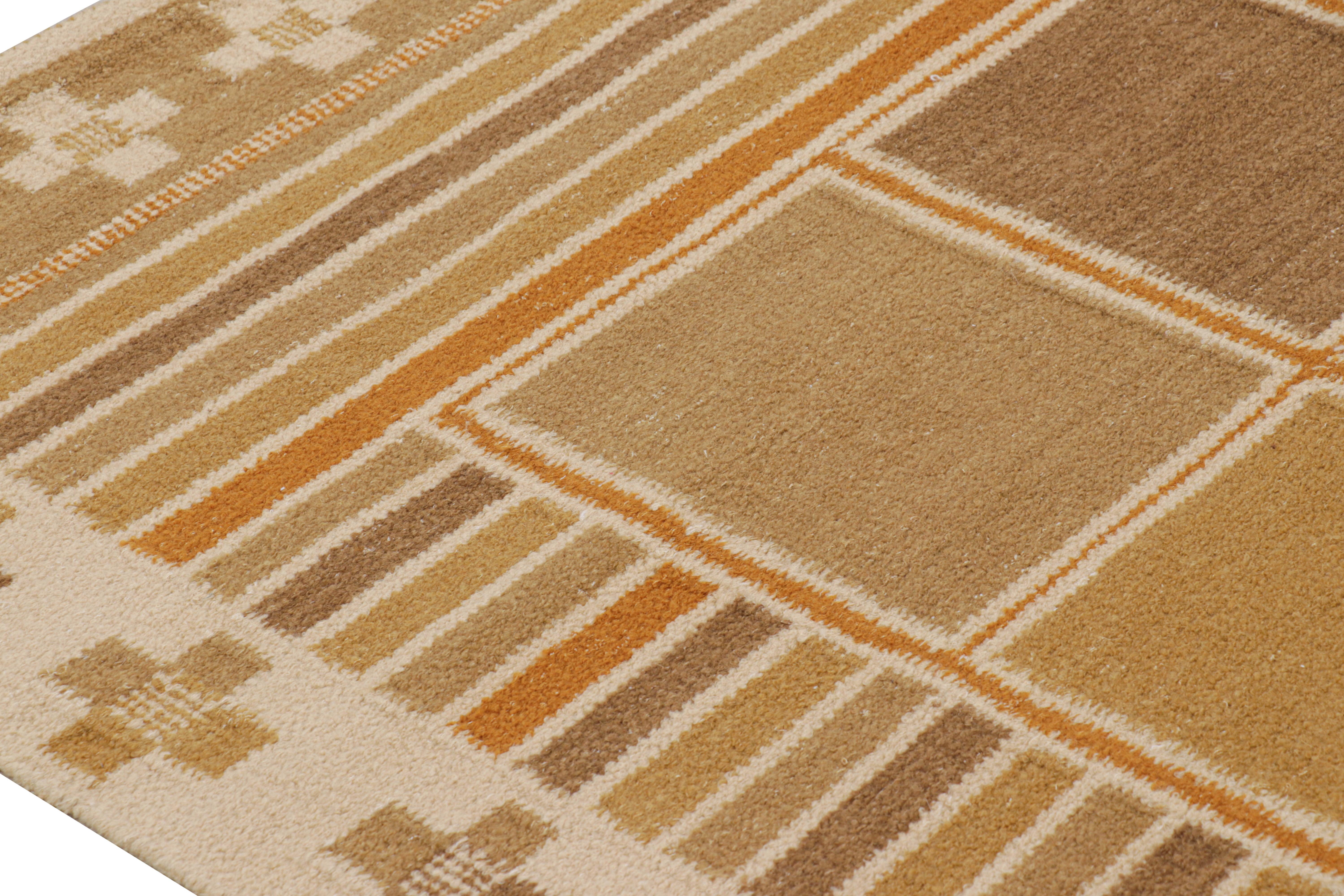 Moderne Rug & Kilim's Scandinavian Style Rug in Beige-Brown with Geometric Patterns (tapis de style scandinave à motifs géométriques) en vente