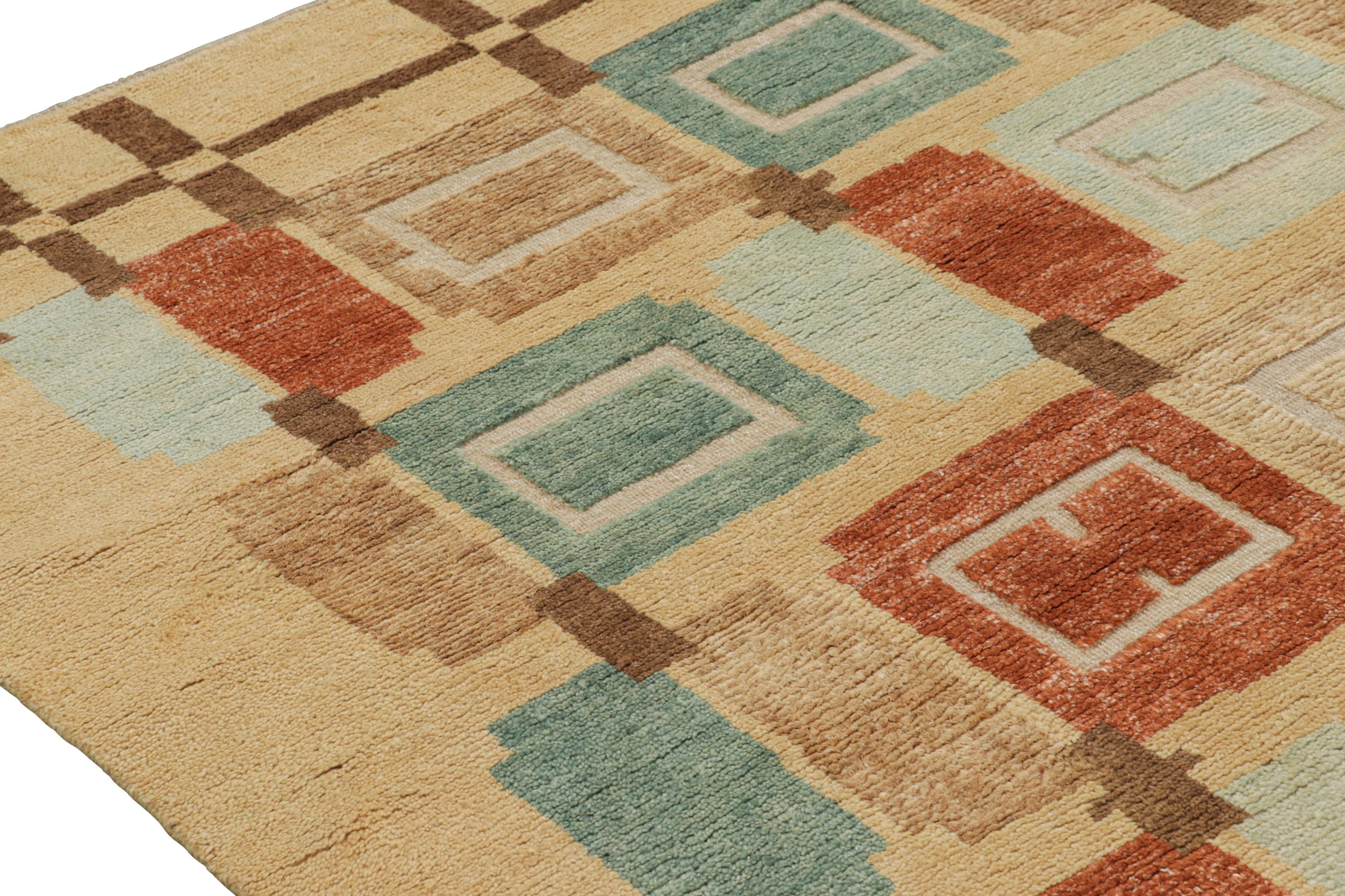 Moderno Tappeto in stile scandinavo Rug & Kilim in beige-marrone con motivi geometrici in vendita