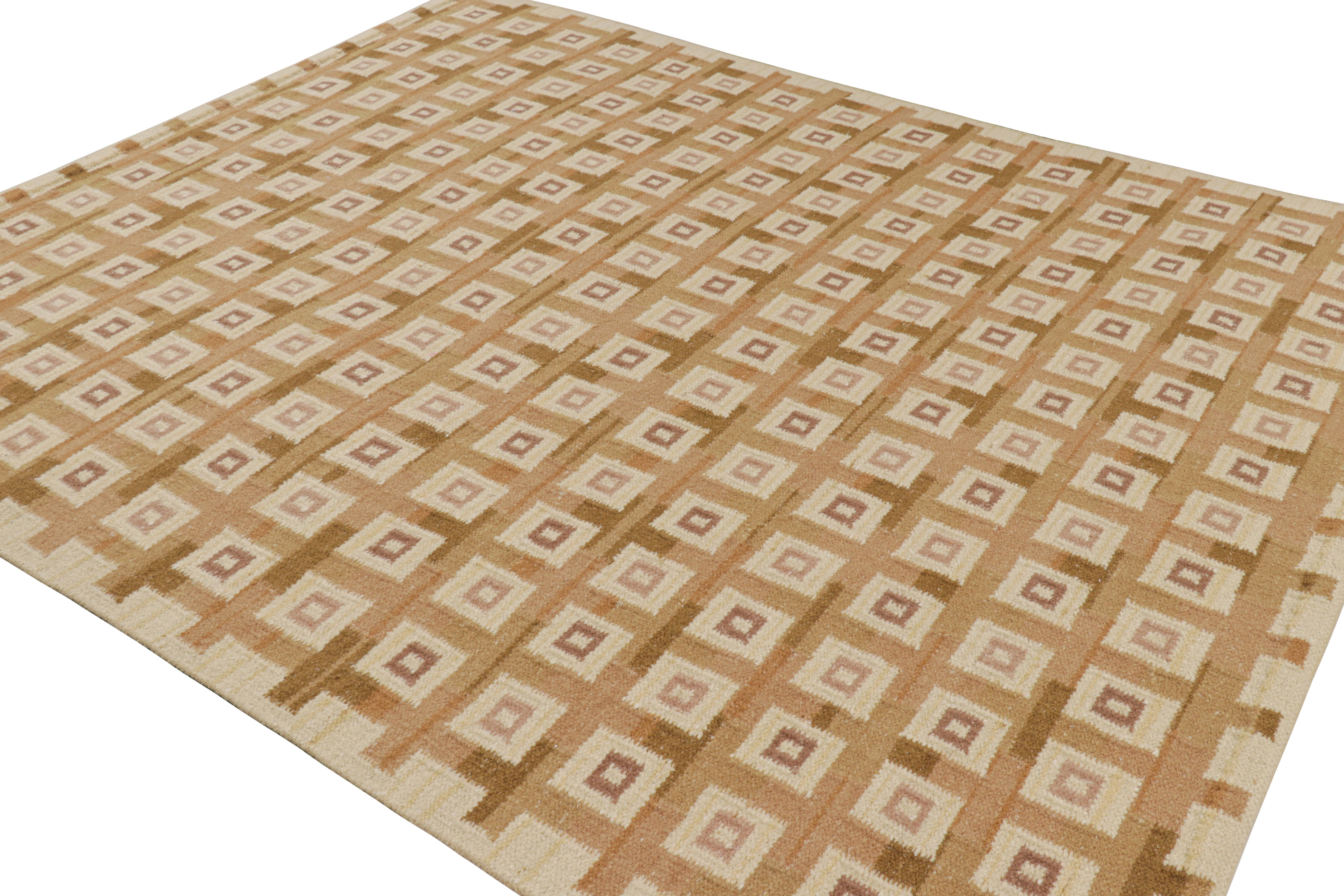 Rug & Kilim's Teppich im skandinavischen Stil in Beige-Braun mit geometrischen Mustern (Indisch) im Angebot