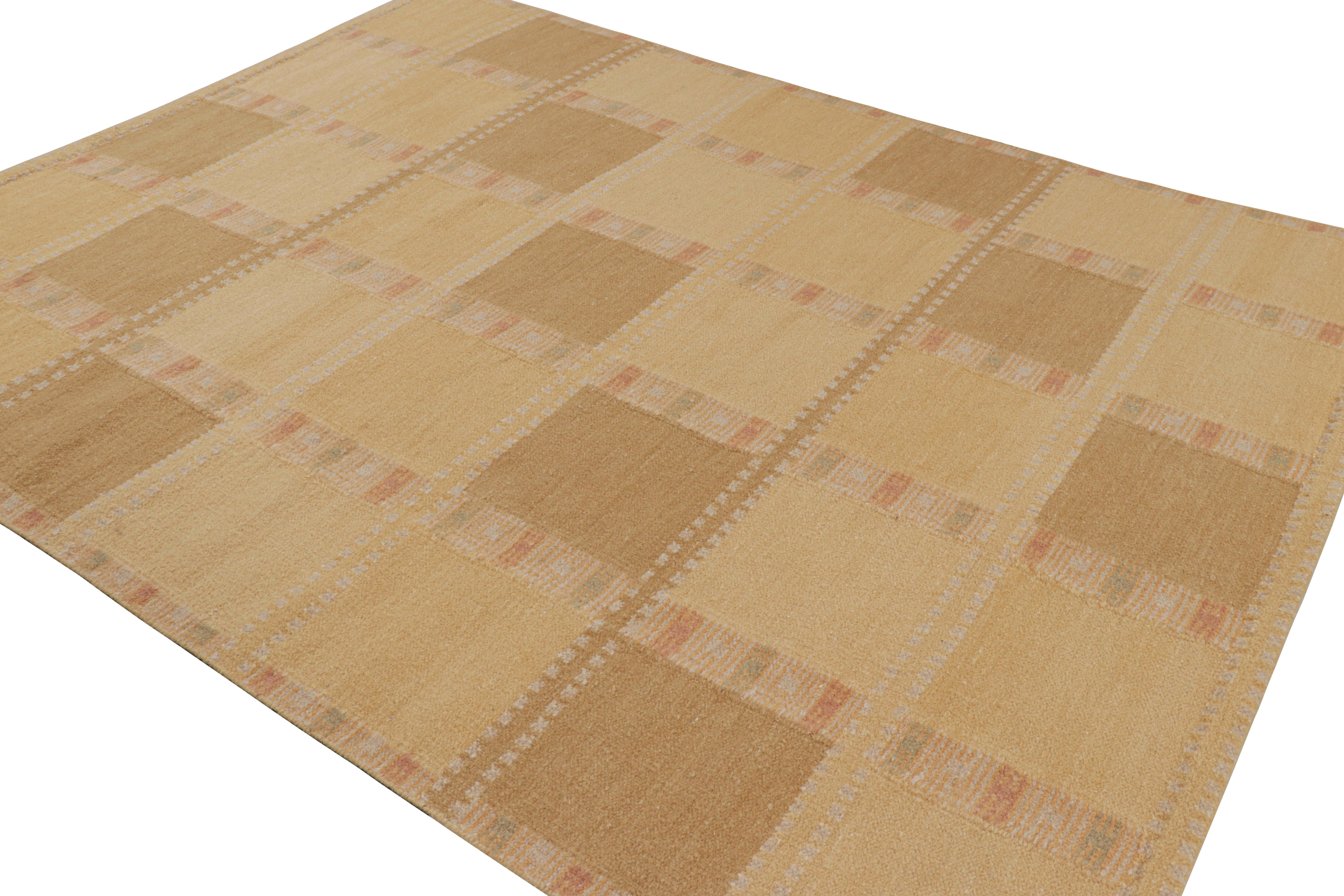Tissé à la main Rug & Kilim's Scandinavian Style Rug in Beige-Brown with Geometric Patterns (tapis de style scandinave à motifs géométriques) en vente