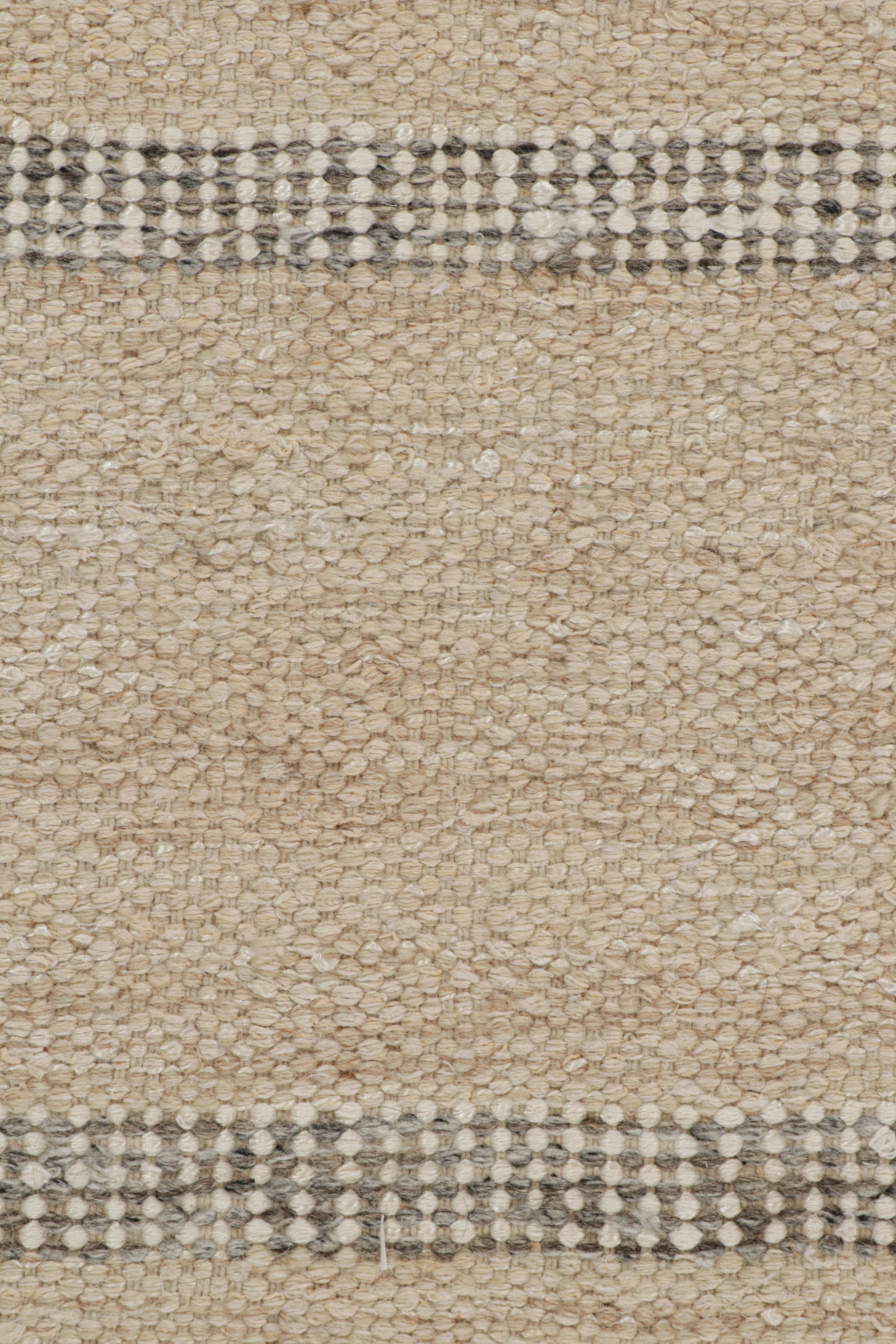 Rug & Kilim's Scandinavian Style Rug in Beige-Brown With Geometric Patterns (Tapis de style scandinave à motifs géométriques) Neuf - En vente à Long Island City, NY