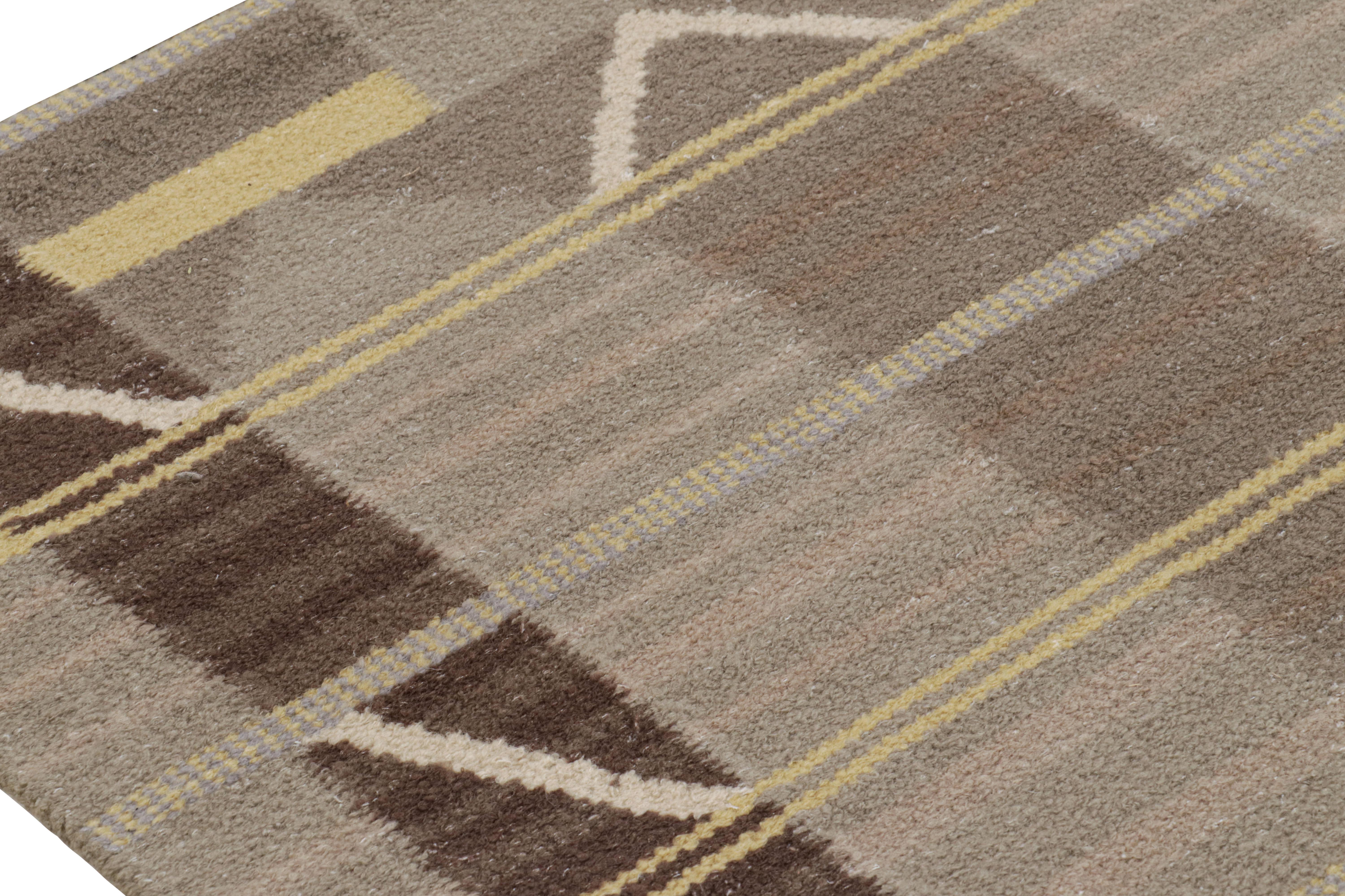 Rug & Kilim's Teppich im skandinavischen Stil in Beige-Braun mit geometrischen Mustern im Zustand „Neu“ im Angebot in Long Island City, NY