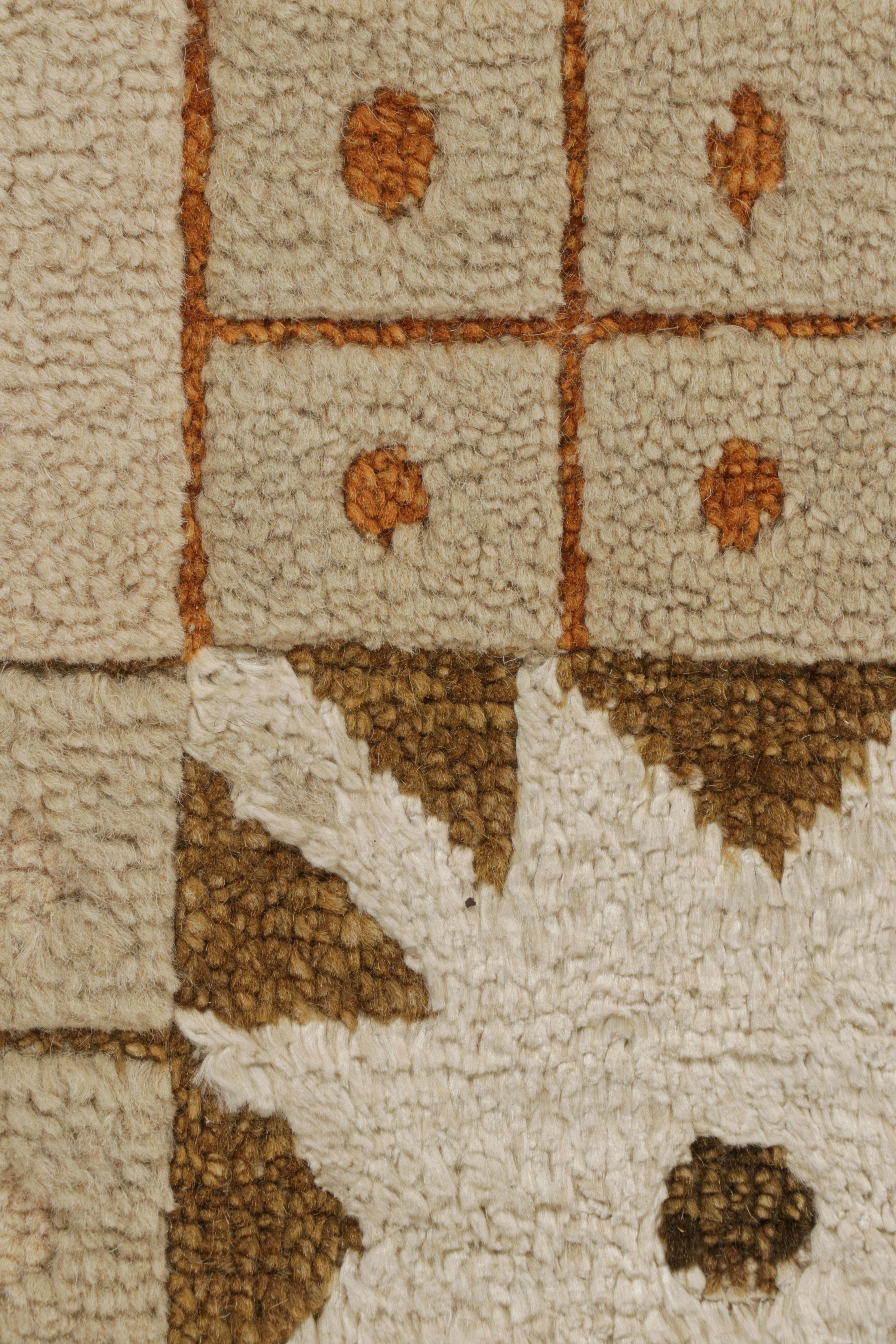 Rug & Kilim's Scandinavian Style Rug in Beige-Brown with Geometric Patterns (tapis de style scandinave à motifs géométriques) Neuf - En vente à Long Island City, NY