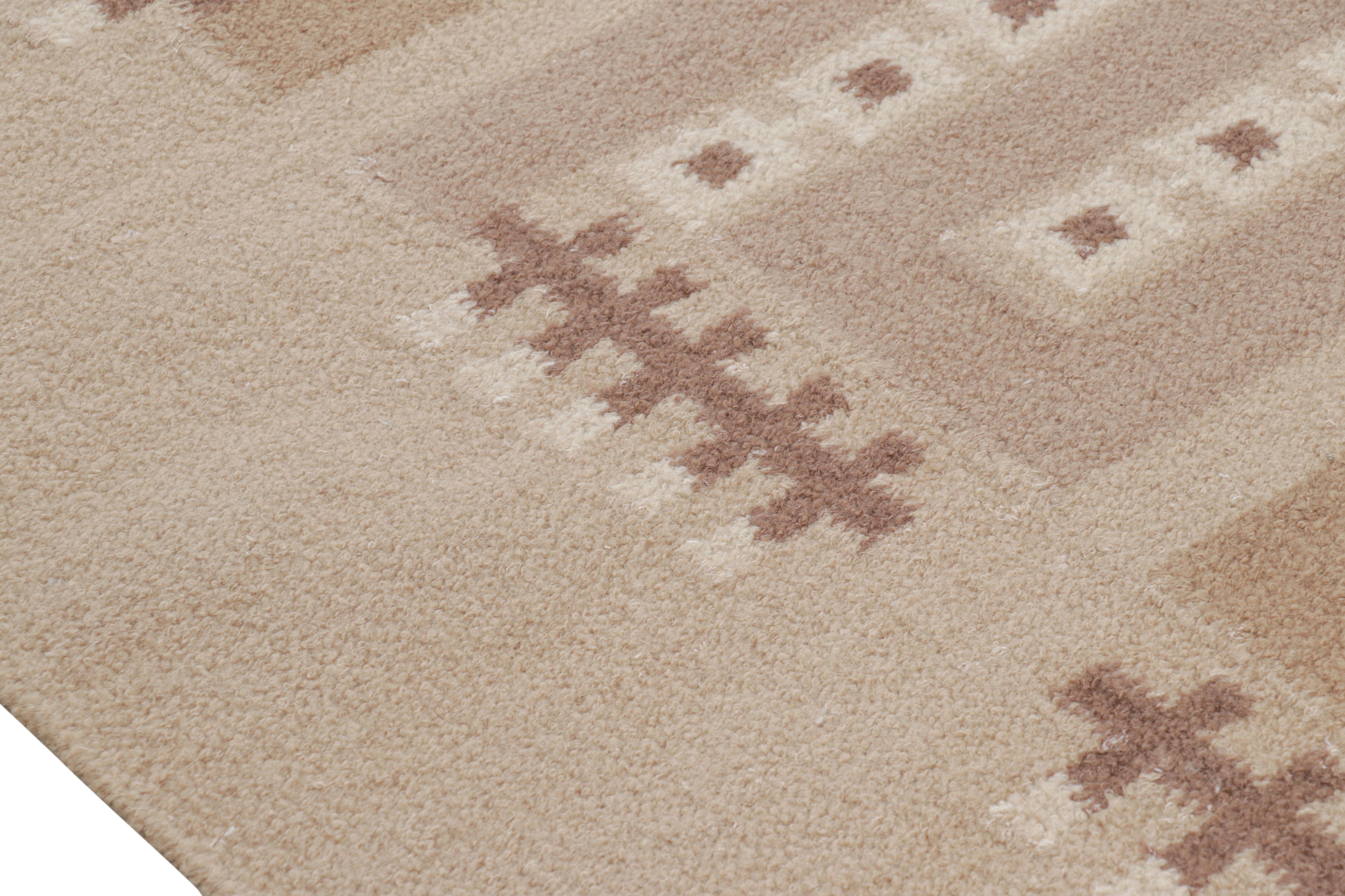 Rug & Kilim's Scandinavian Style Rug in Beige-Brown with Geometric Patterns (tapis de style scandinave à motifs géométriques) Neuf - En vente à Long Island City, NY