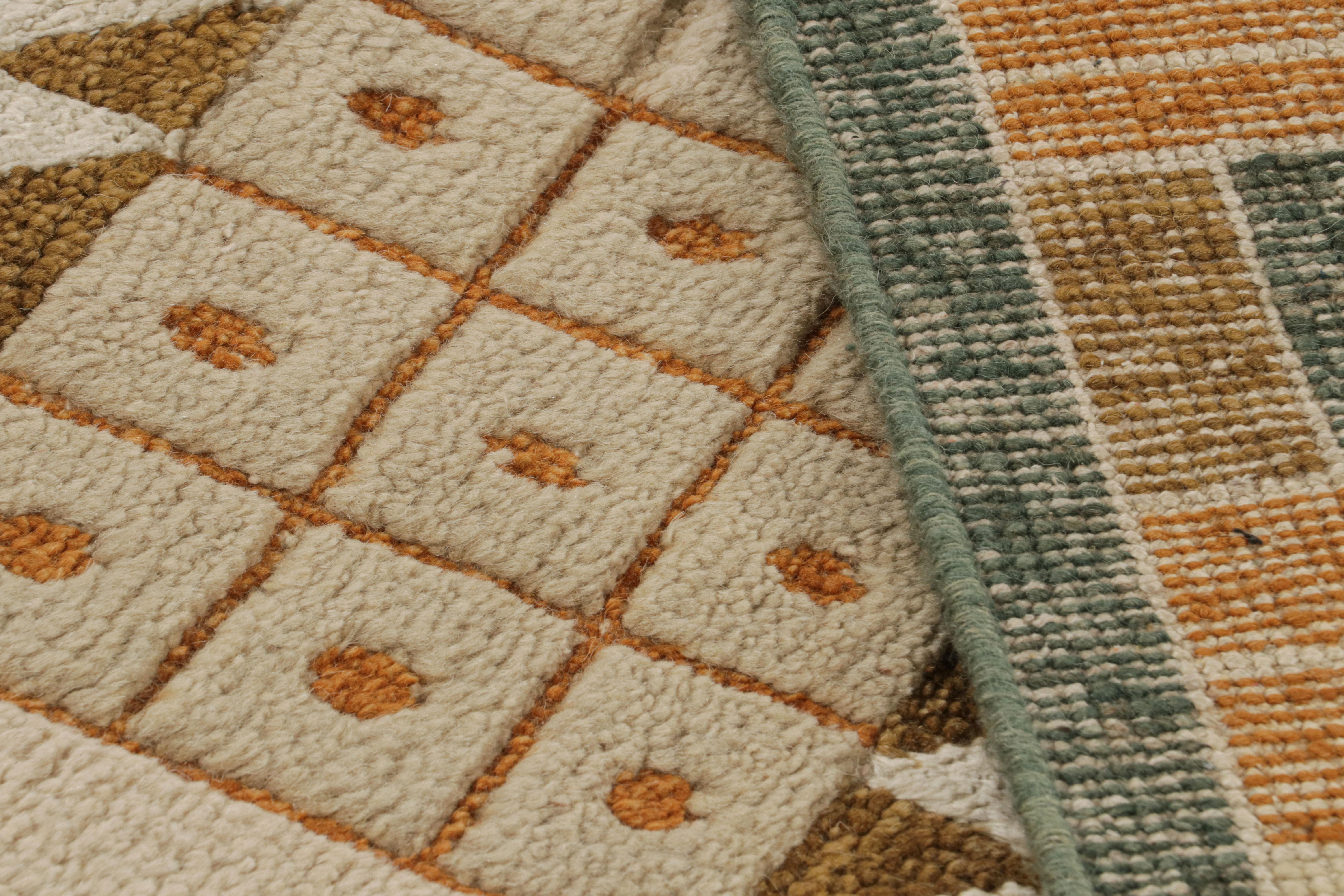 XXIe siècle et contemporain Rug & Kilim's Scandinavian Style Rug in Beige-Brown with Geometric Patterns (tapis de style scandinave à motifs géométriques) en vente