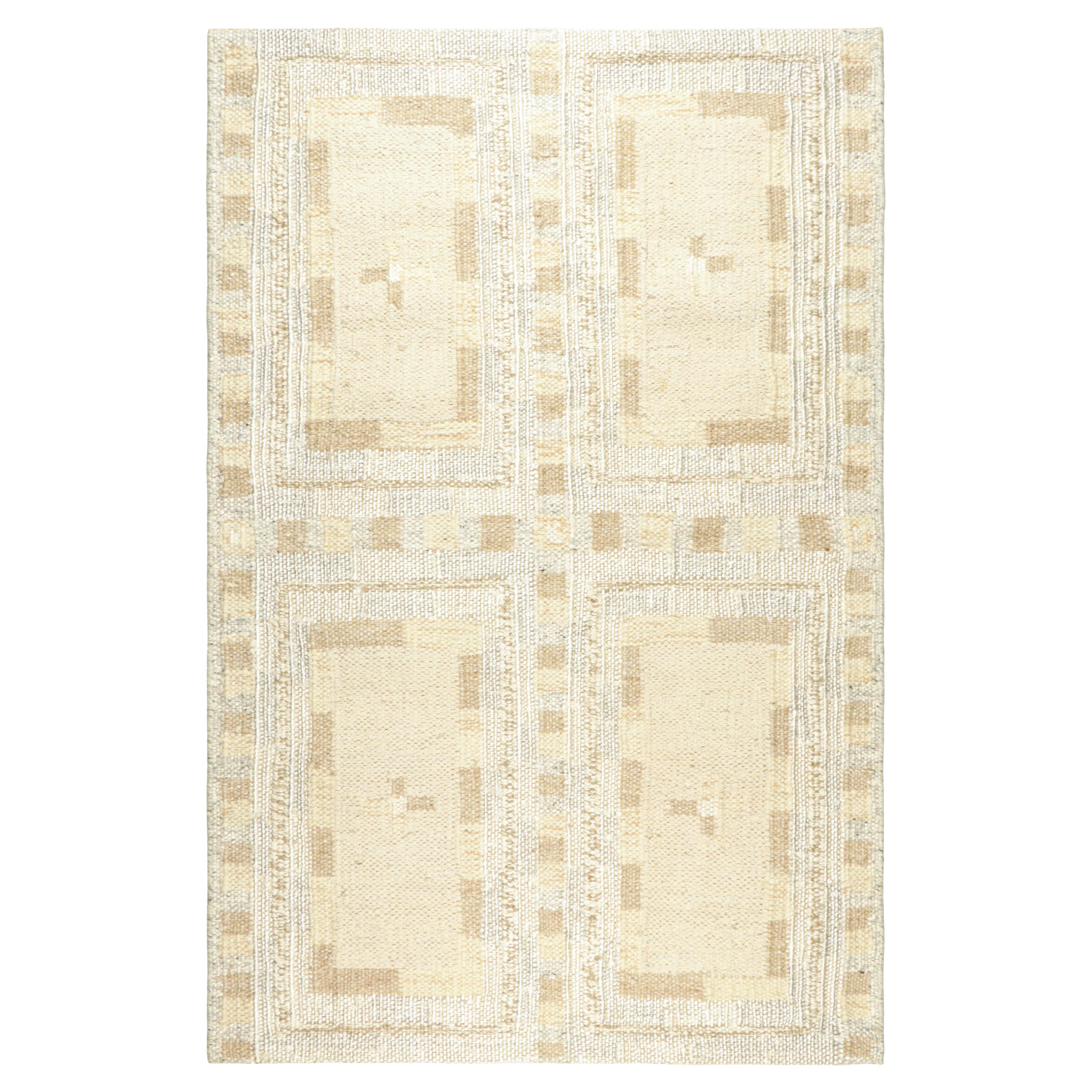 Rug & Kilim's Scandinavian Style Rug in Beige-Brown with Geometric Patterns (tapis de style scandinave à motifs géométriques)