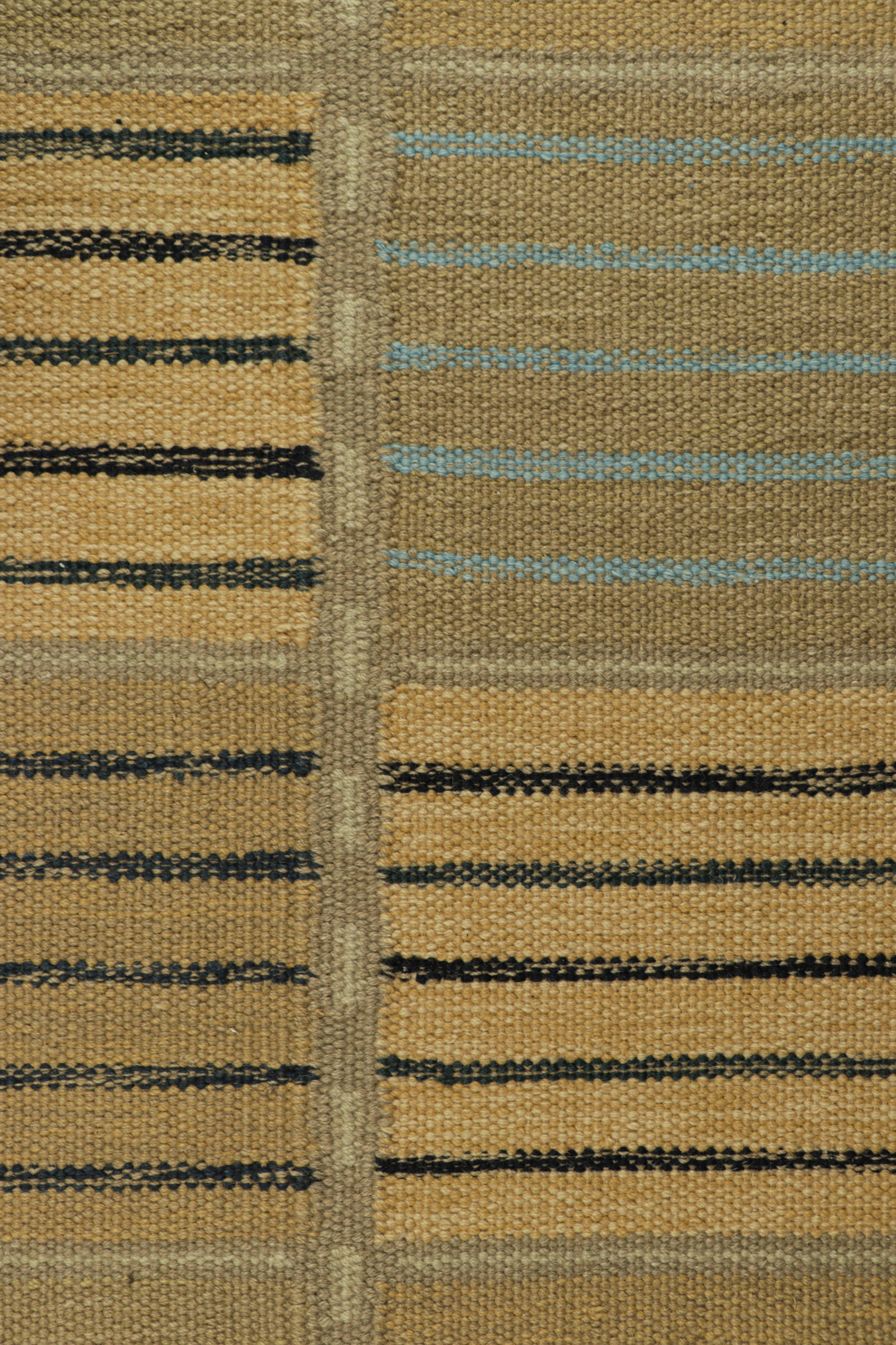 Tappeto in stile scandinavo Rug & Kilim in beige-marrone, con strisce geometriche In condizioni Nuovo in vendita a Long Island City, NY