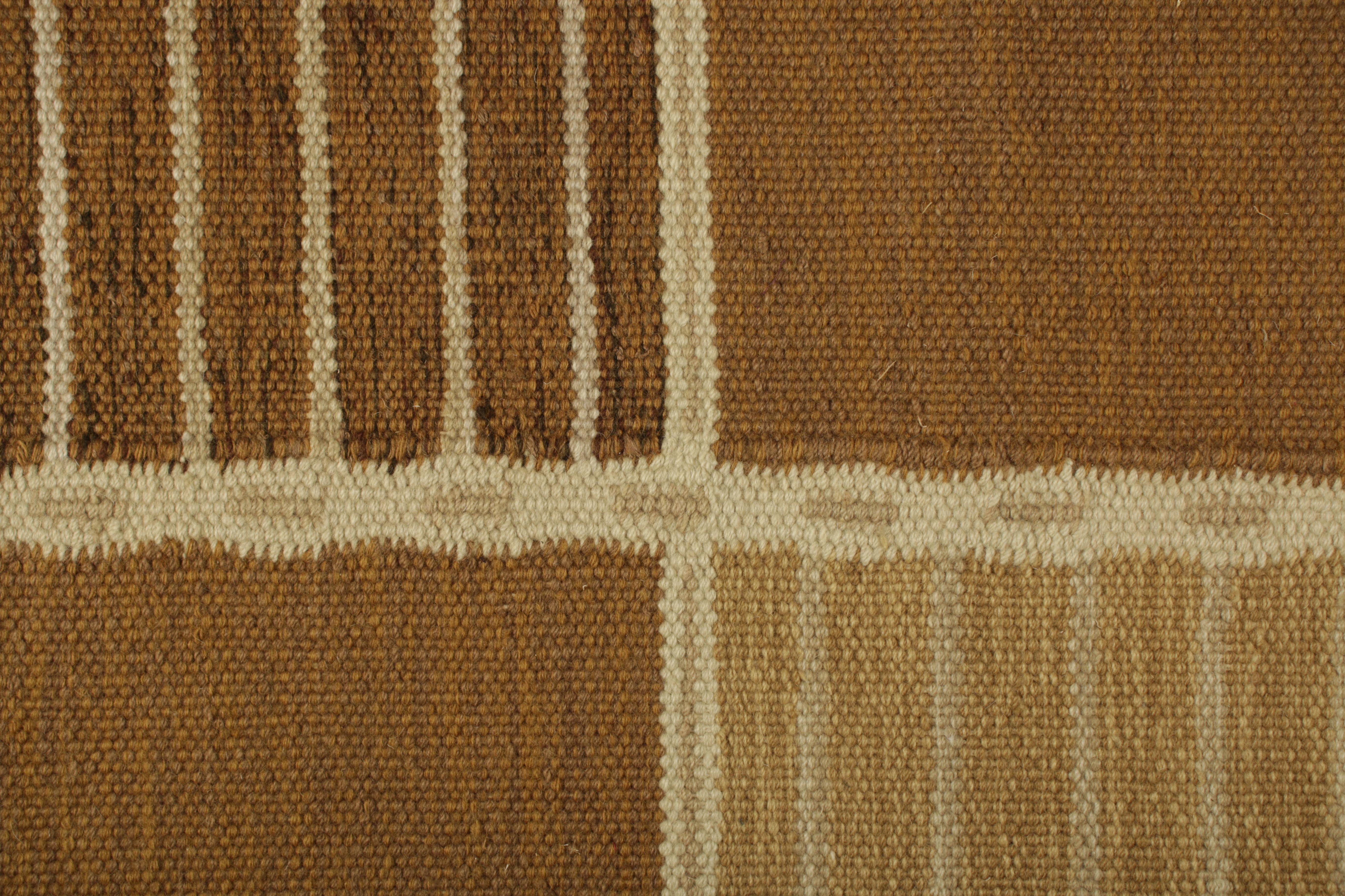 Rug & Kilim's Teppich im skandinavischen Stil in Beige-Braun mit geometrischen Streifen im Zustand „Neu“ im Angebot in Long Island City, NY