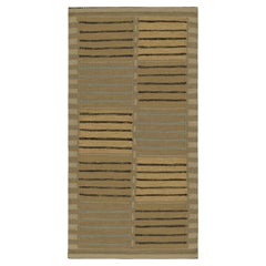 Tapis de style scandinave beige-brun à rayures géométriques de Rug & Kilim