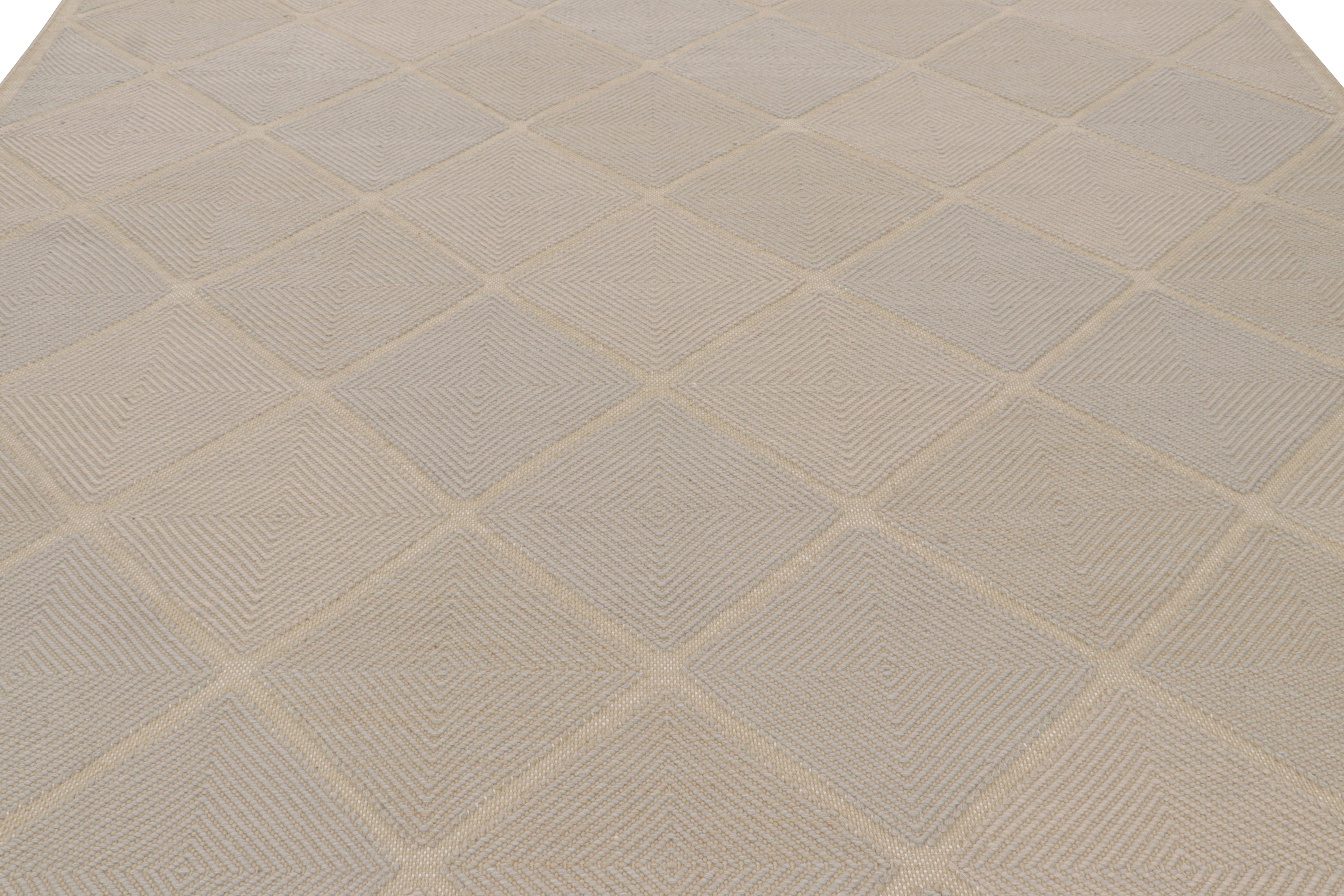 Tissé à la main dans un tissage plat en laine, ce tapis scandinave 10x14 est issu de la série Maroc de cette ligne, représentant un jeu unique entre le motif de diamant marocain et le minimalisme suédois. 

Sur le design : 

Les admirateurs de