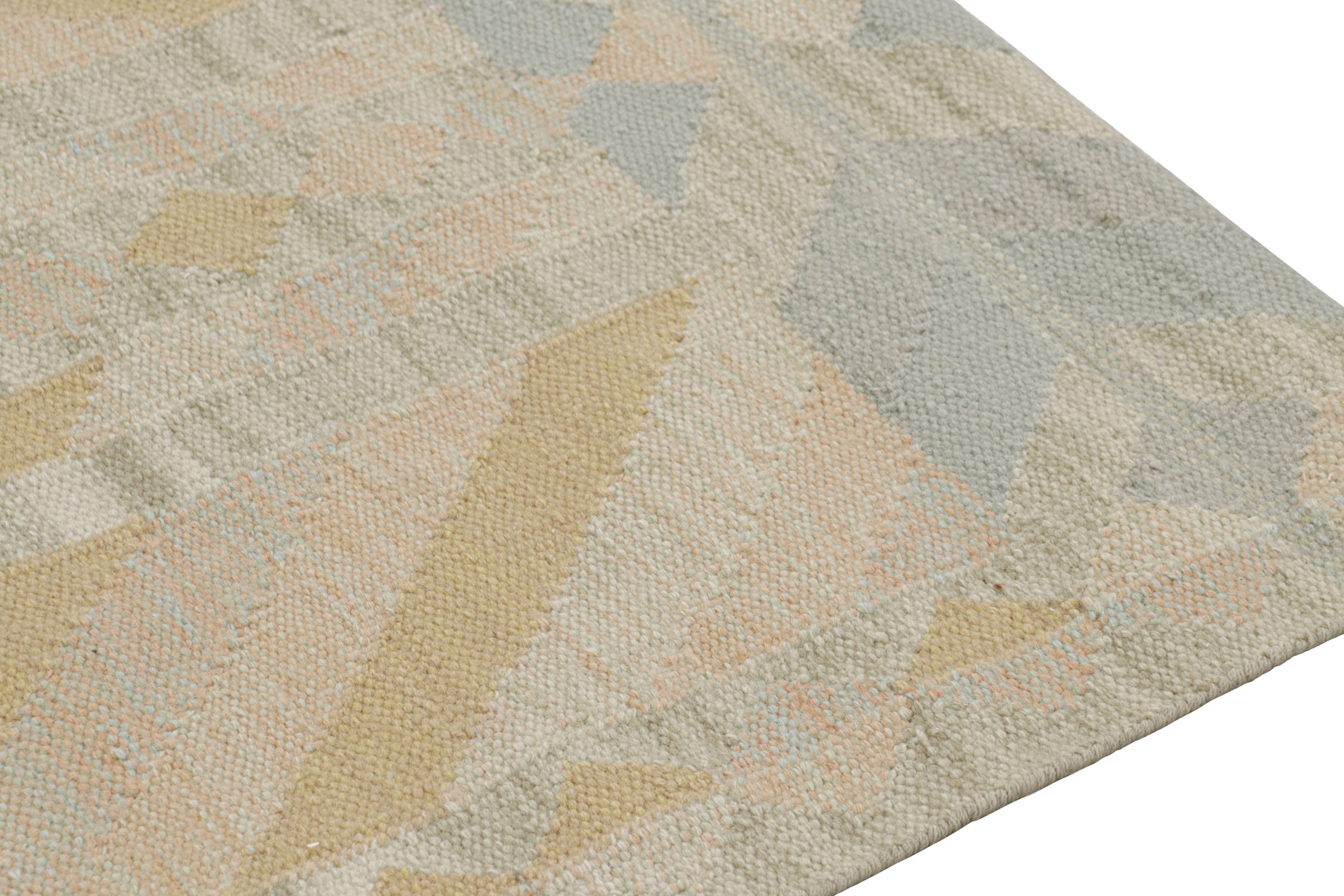 Alfombra de estilo escandinavo de Rug & Kilim con motivos geométricos en beige, dorado y azul en Nuevo estado para la venta en Long Island City, NY