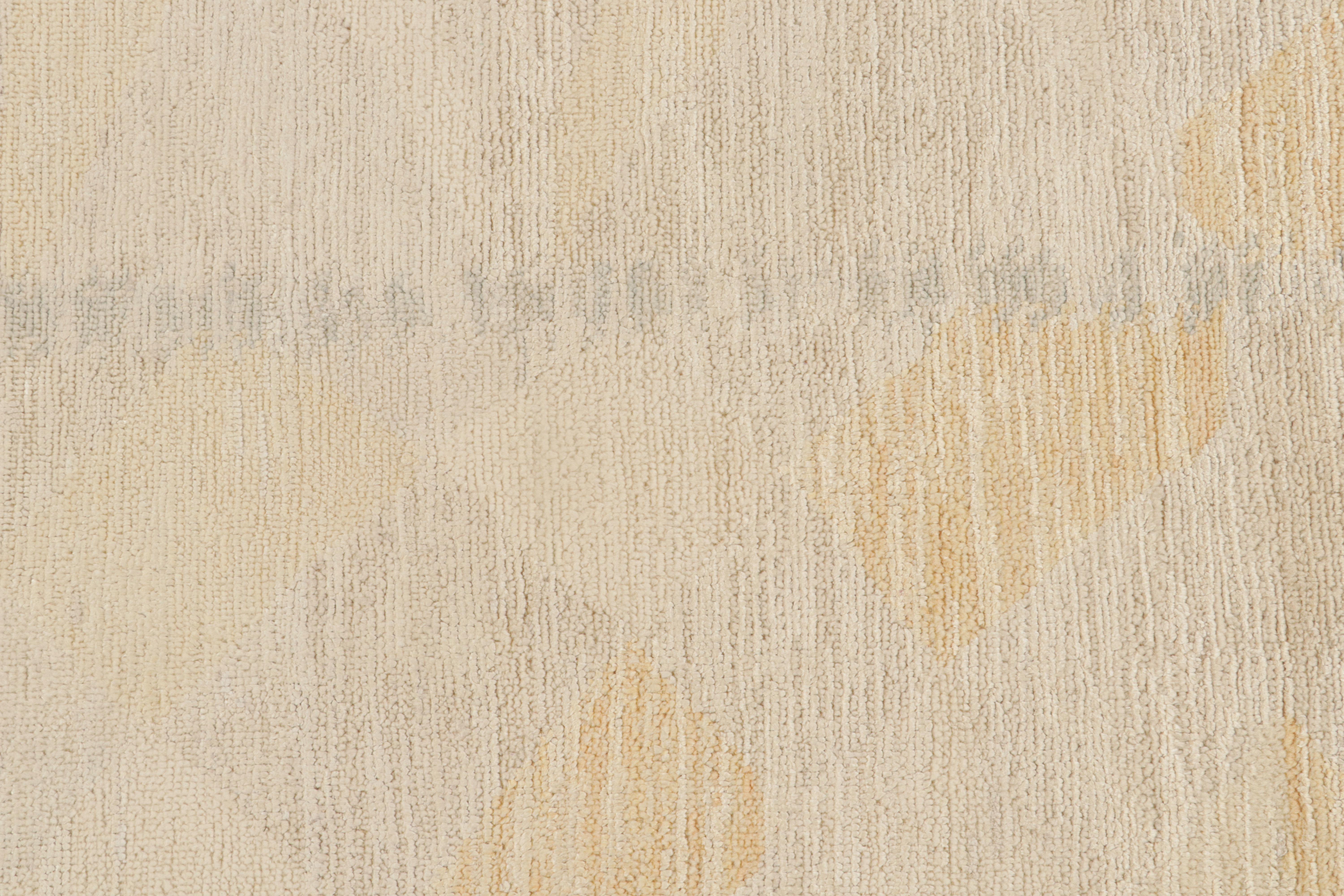 Rug & Kilim's Teppich im skandinavischen Stil in Beige, Gold und Blau mit geometrischen Mustern im Zustand „Neu“ im Angebot in Long Island City, NY