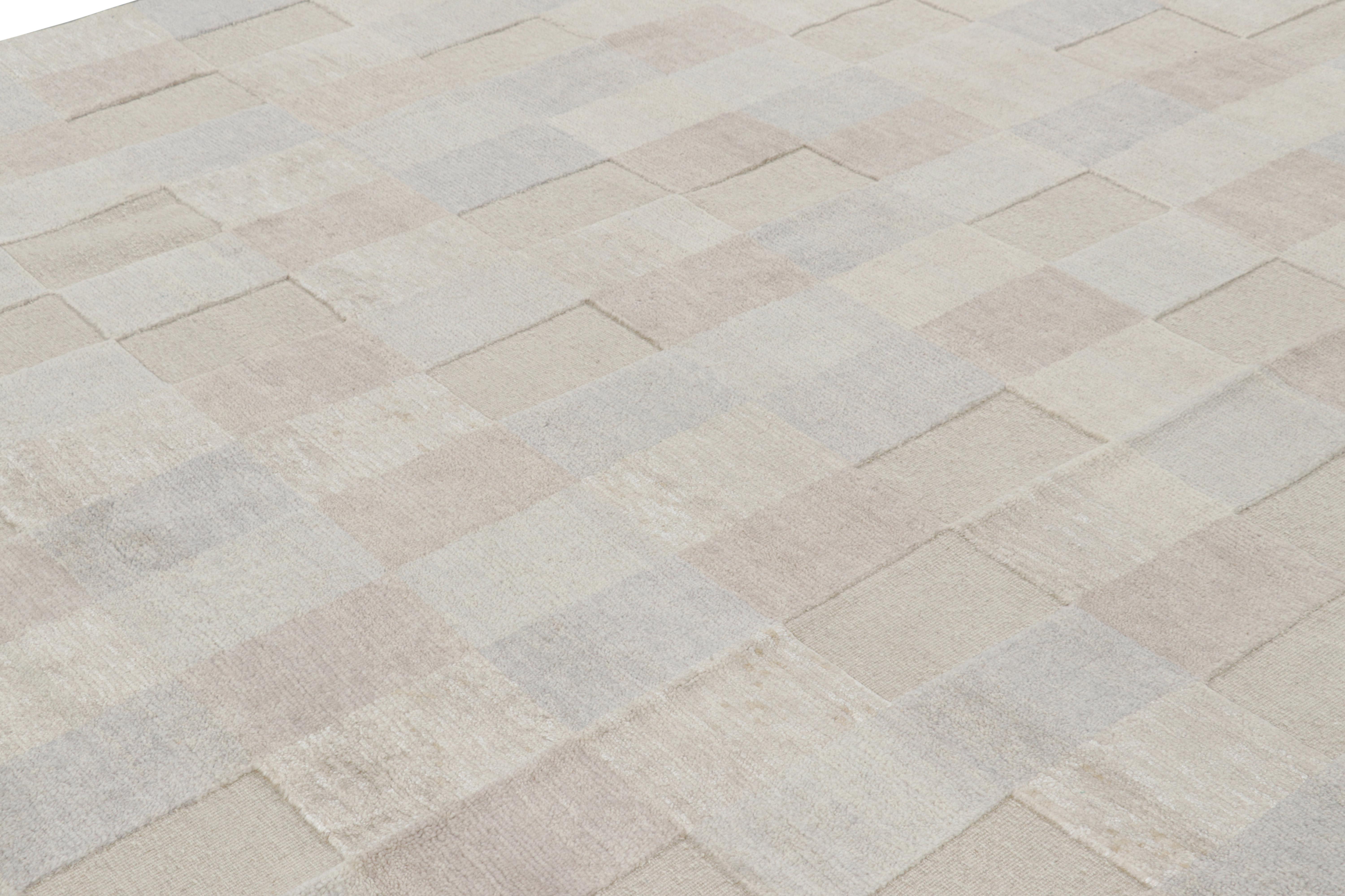 Realizzato con lana e seta annodate a mano, questo tappeto 9x12 appartiene a una nuova ed entusiasmante linea della collezione di tappeti scandinavi di Rug & Kilim, una rivisitazione contemporanea del minimalismo svedese e dei tappeti e tessuti