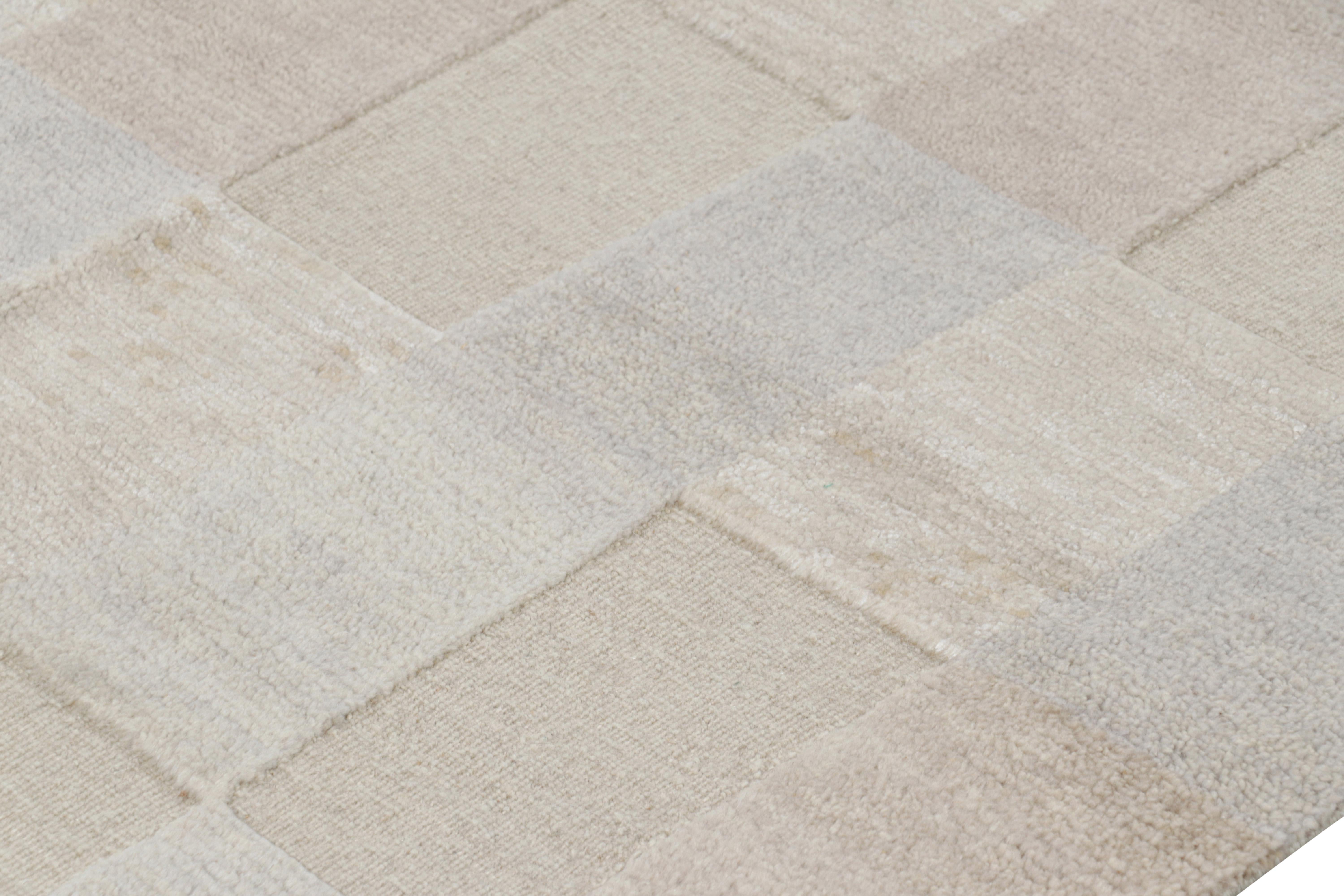 Moderne Rug & Kilim's Scandinavian Style Rug in Beige & Gray High-Low Geometric Patterns (tapis de style scandinave à motifs géométriques) en vente