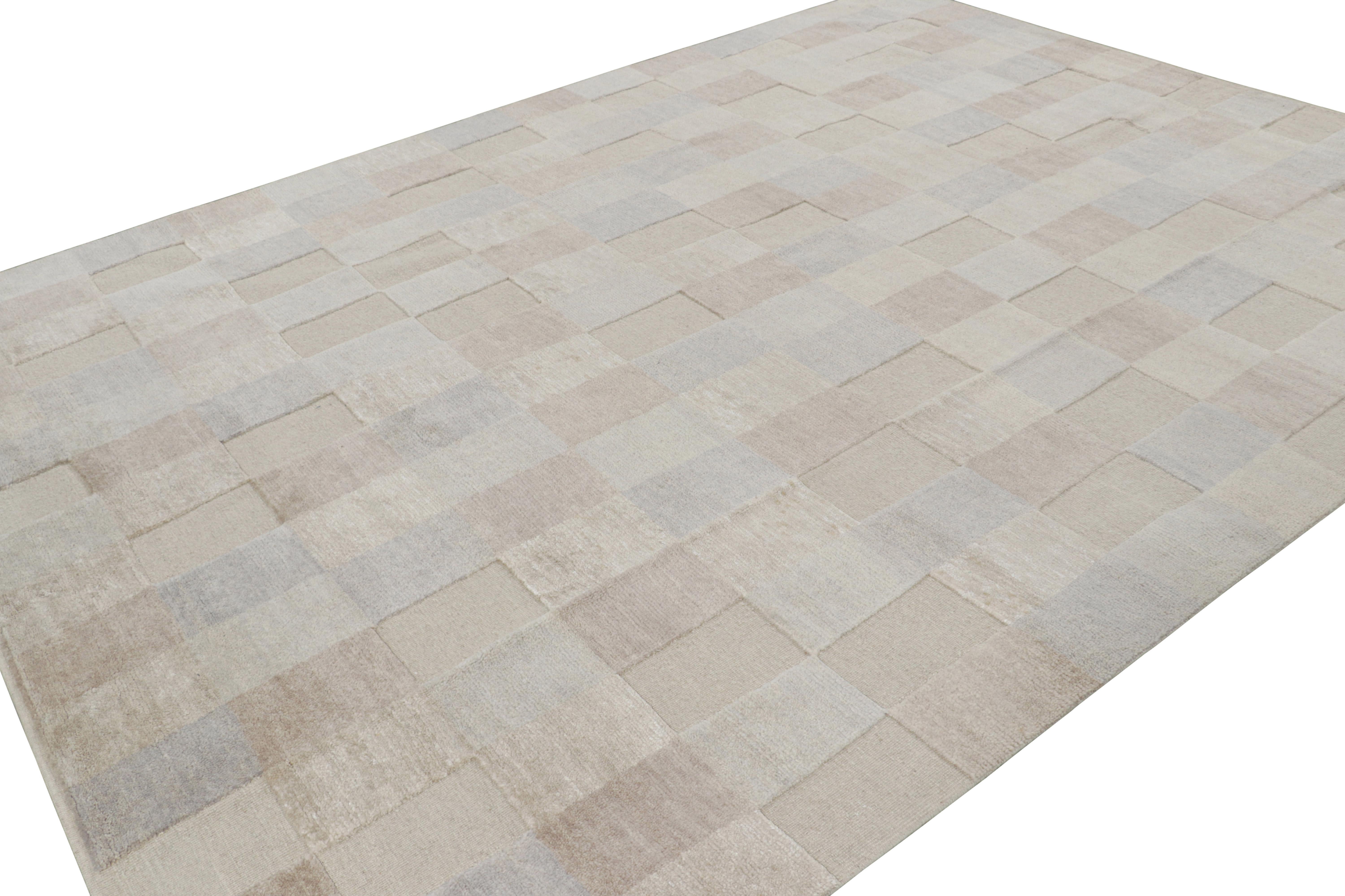 Annodato a mano Tappeto in stile scandinavo Rug & Kilim con motivi geometrici alti e bassi in beige e grigio in vendita