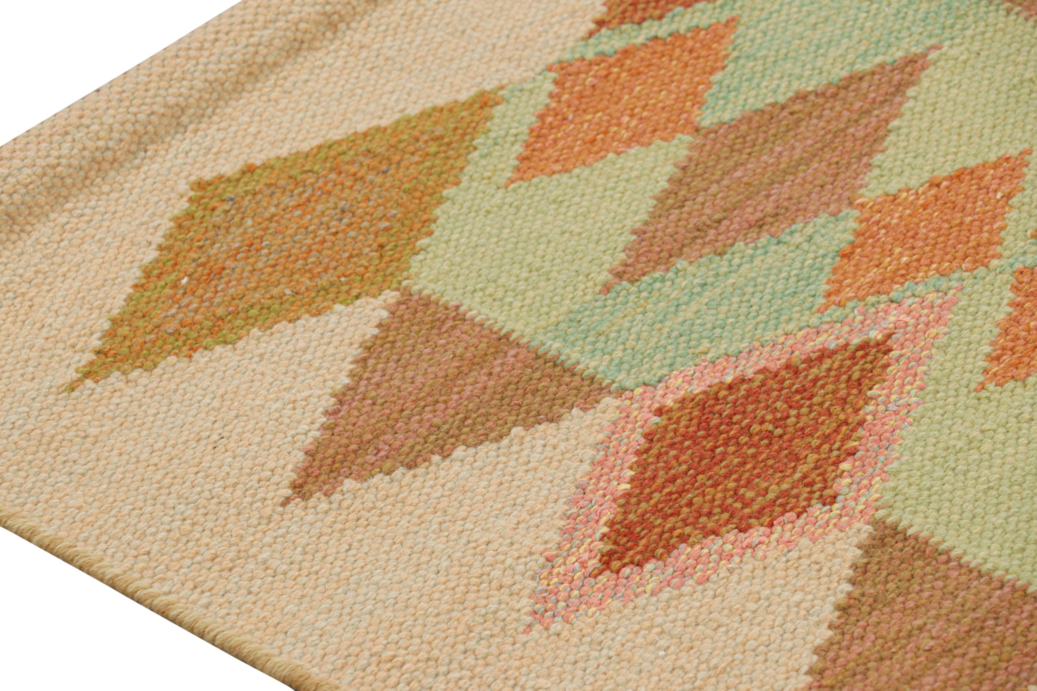 Alfombra de estilo escandinavo Rug & Kilim en estampado geométrico beige, verde y azul Moderno en venta