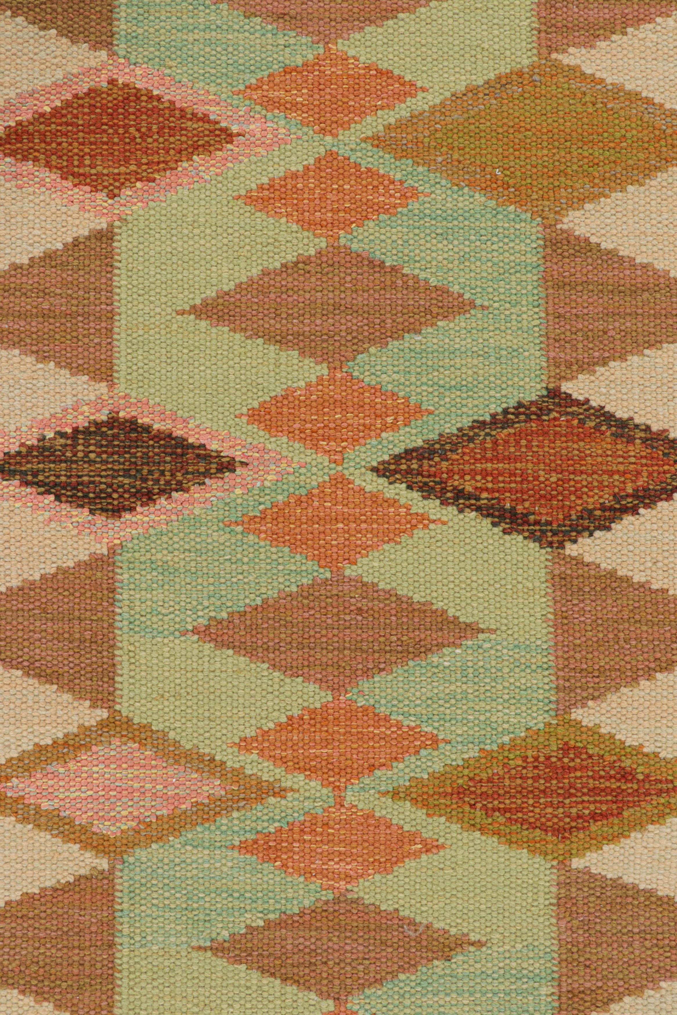 Alfombra de estilo escandinavo Rug & Kilim en estampado geométrico beige, verde y azul en Nuevo estado para la venta en Long Island City, NY