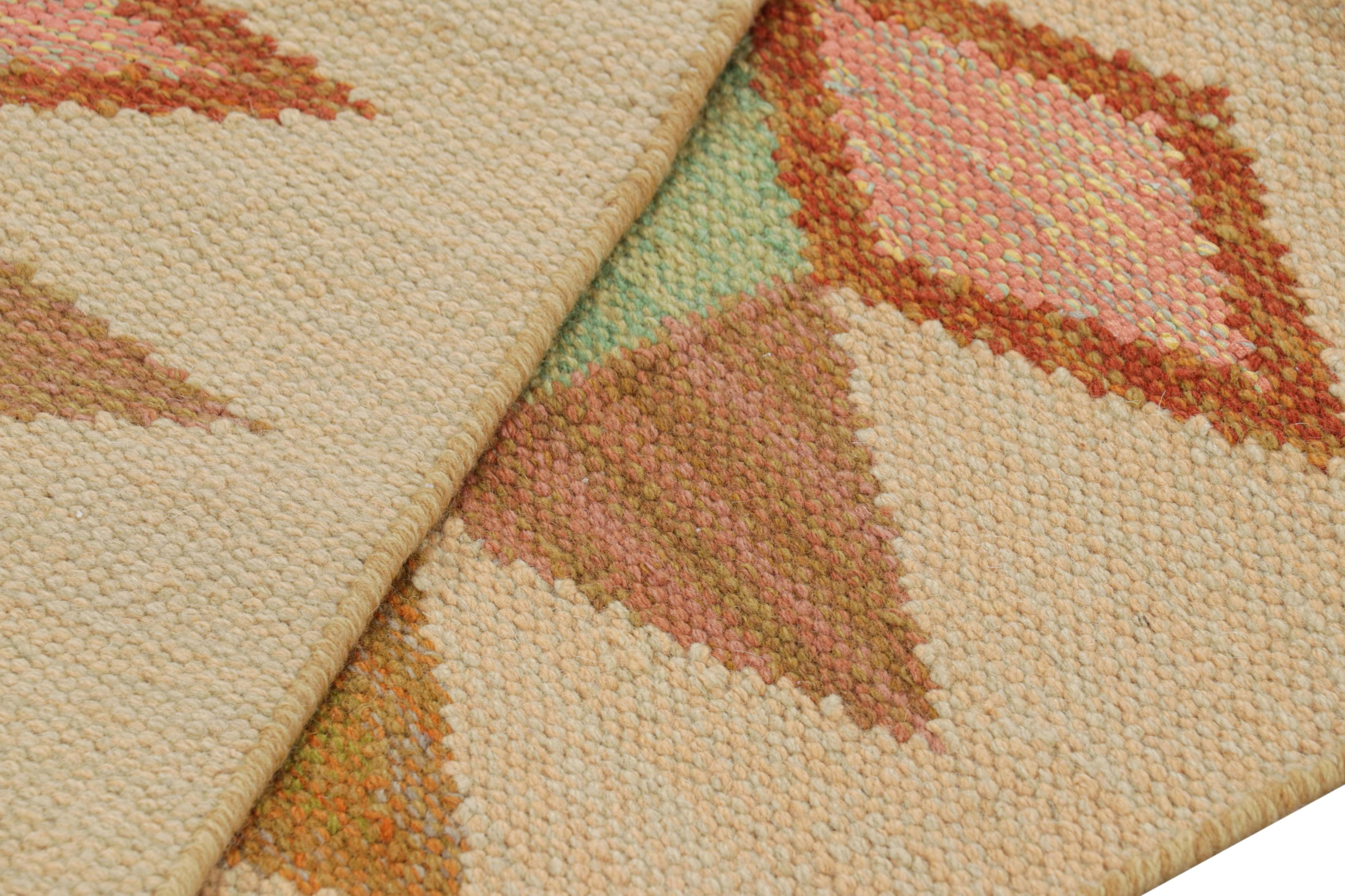 Alfombra de estilo escandinavo Rug & Kilim en estampado geométrico beige, verde y azul Siglo XXI y contemporáneo en venta