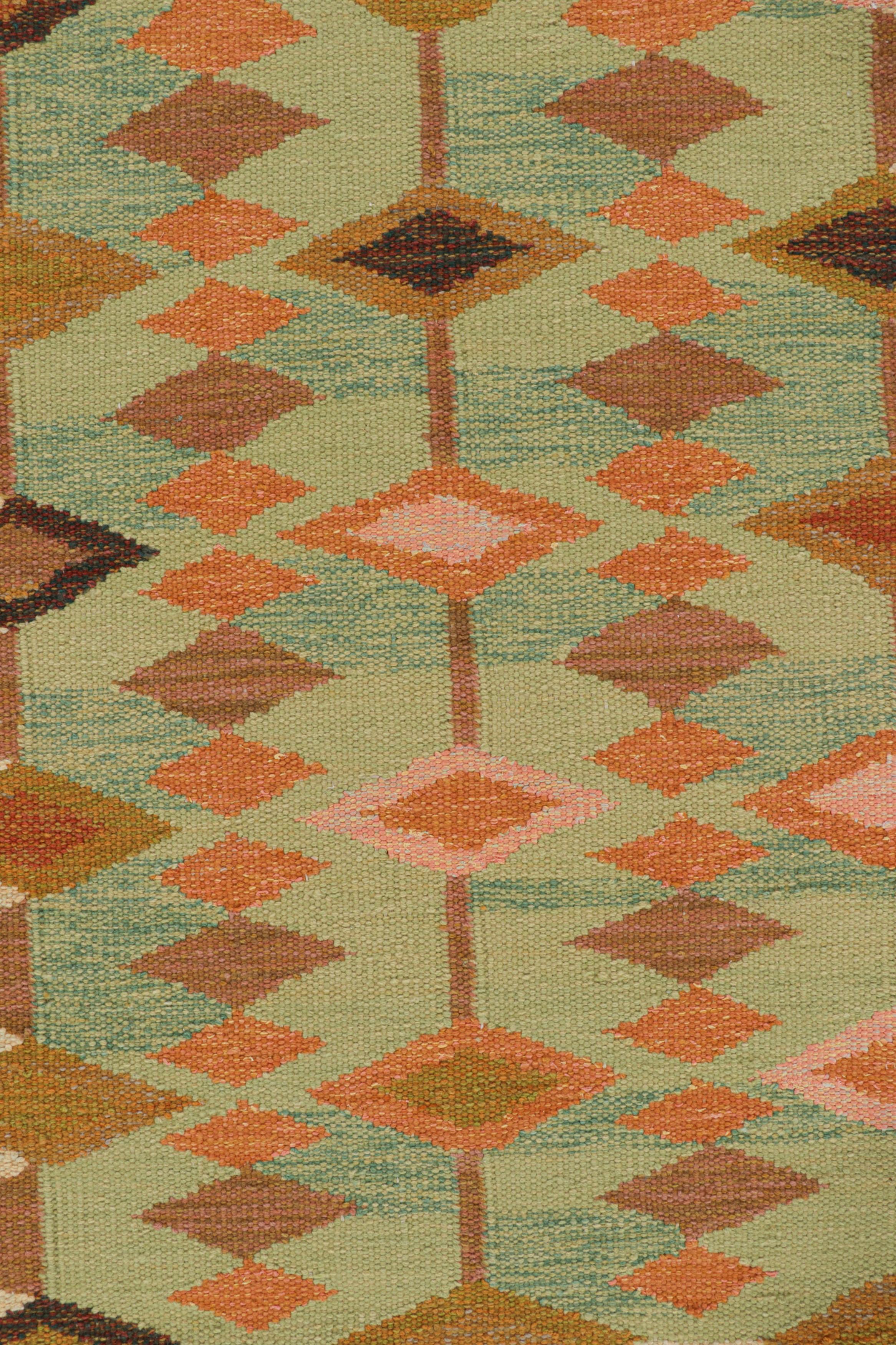 Rug & Kilim's Teppich im skandinavischen Stil in Beige, Grün und Blau mit geometrischen Mustern im Zustand „Neu“ im Angebot in Long Island City, NY
