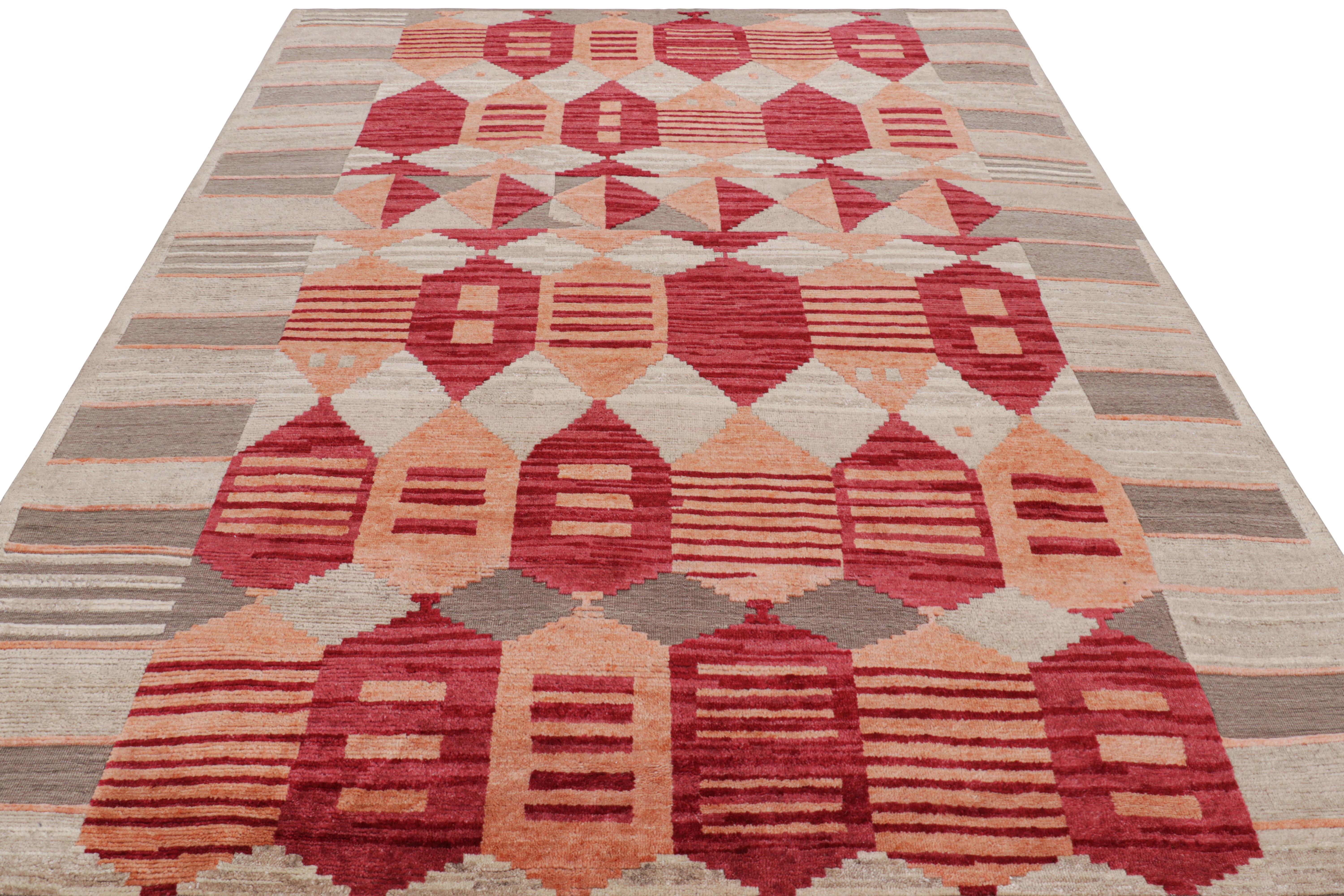 Rug & Kilim's Teppich im skandinavischen Stil in Beige, Rot und Orange Geometrisch gemustert (Handgeknüpft) im Angebot