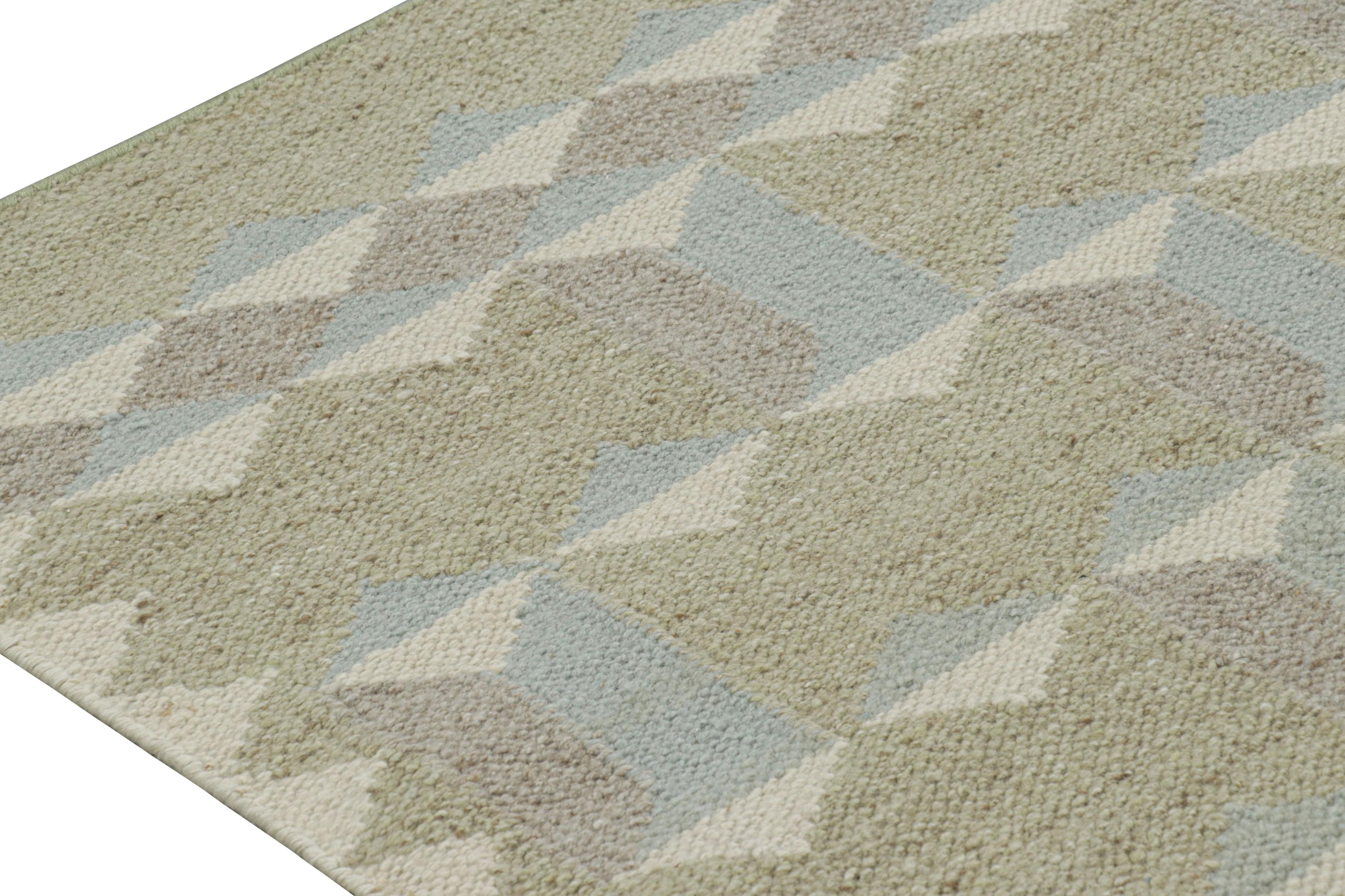 Rug & Kilim's Teppich im skandinavischen Stil in Beige, Weiß und Blau mit geometrischen Mustern im Zustand „Neu“ im Angebot in Long Island City, NY