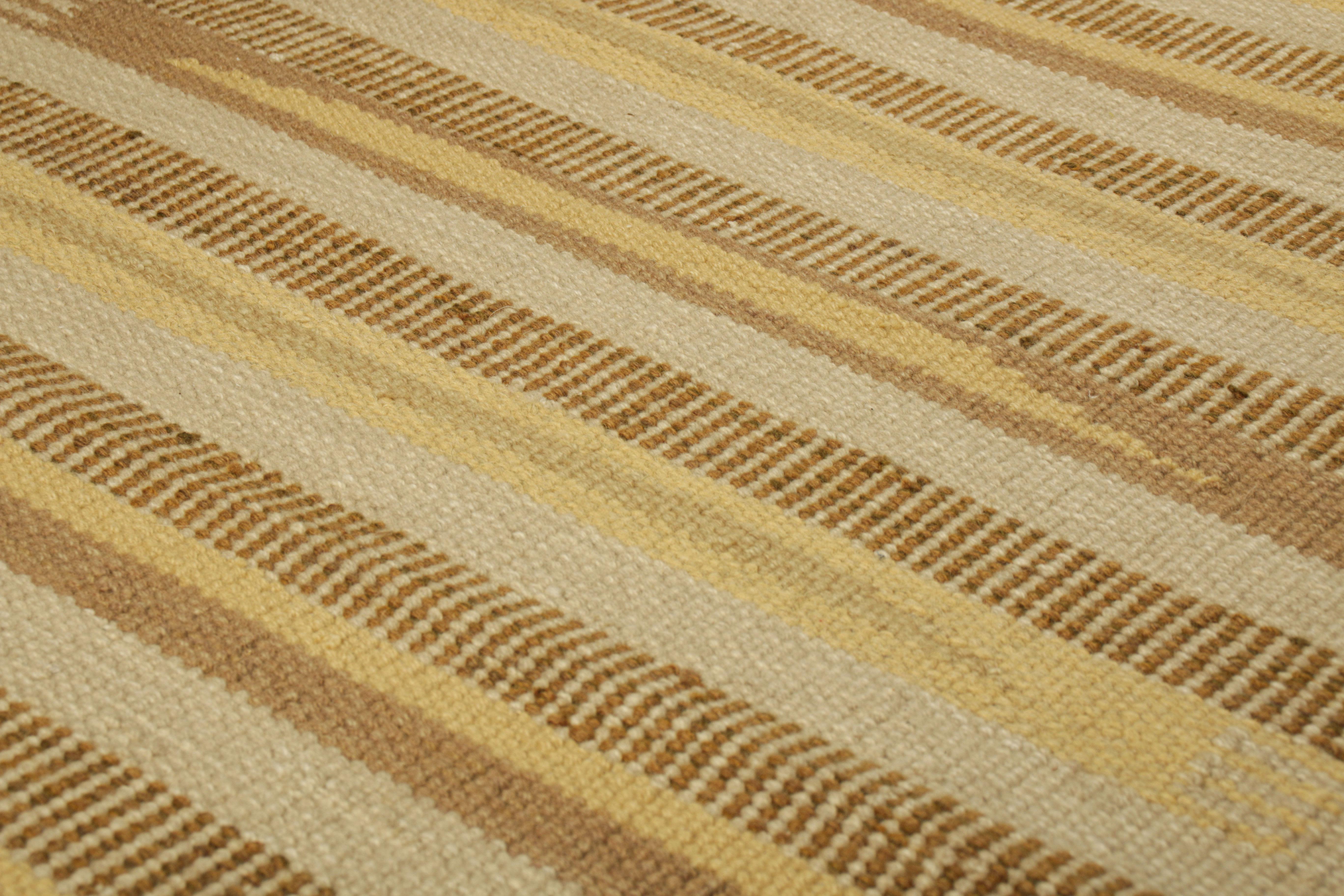 Da una nuova ed entusiasmante collezione di pezzi in formato regalo, questo tappeto d'accento 3x5 in stile svedese è un'audace novità della Scandinavian Collection di Rug & Kilim. Tessuta a mano in un intreccio piatto di lana con filati naturali non