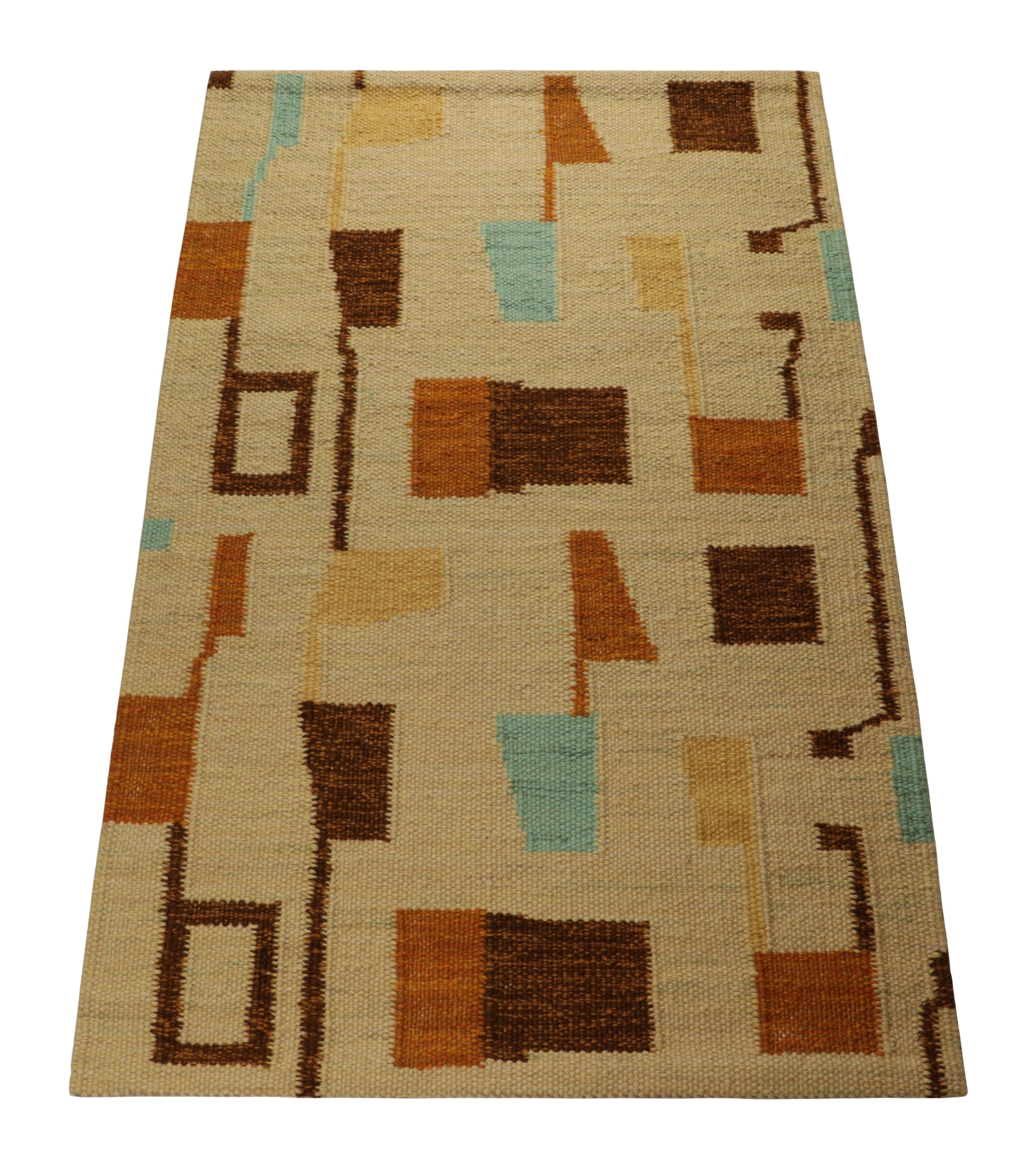 Indien Rug & Kilim's Scandinavian Style Rug in Beige, with Colorful Geometric Pattern (tapis de style scandinave à motifs géométriques colorés) en vente