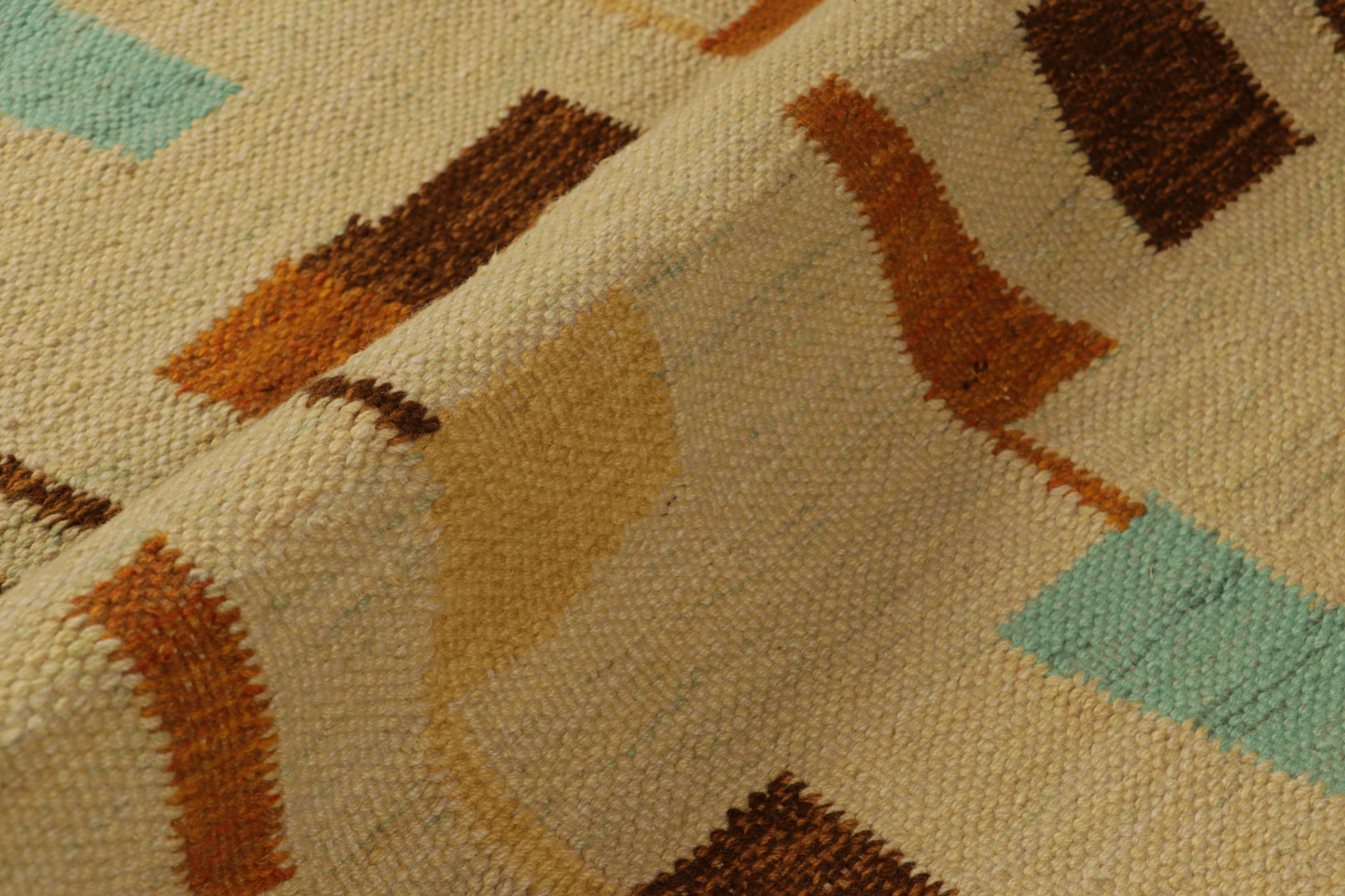 XXIe siècle et contemporain Rug & Kilim's Scandinavian Style Rug in Beige, with Colorful Geometric Pattern (tapis de style scandinave à motifs géométriques colorés) en vente
