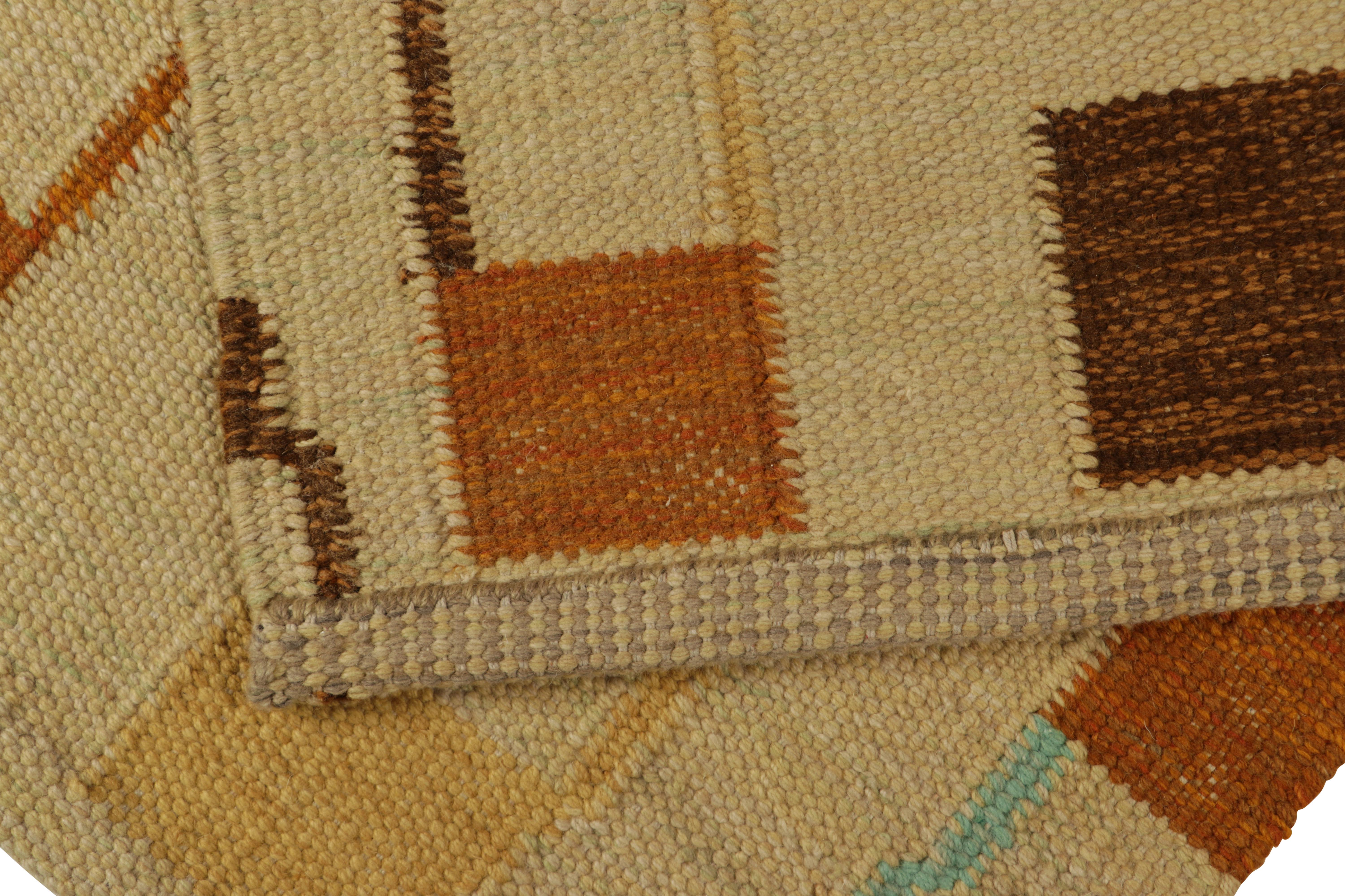 Laine Rug & Kilim's Scandinavian Style Rug in Beige, with Colorful Geometric Pattern (tapis de style scandinave à motifs géométriques colorés) en vente