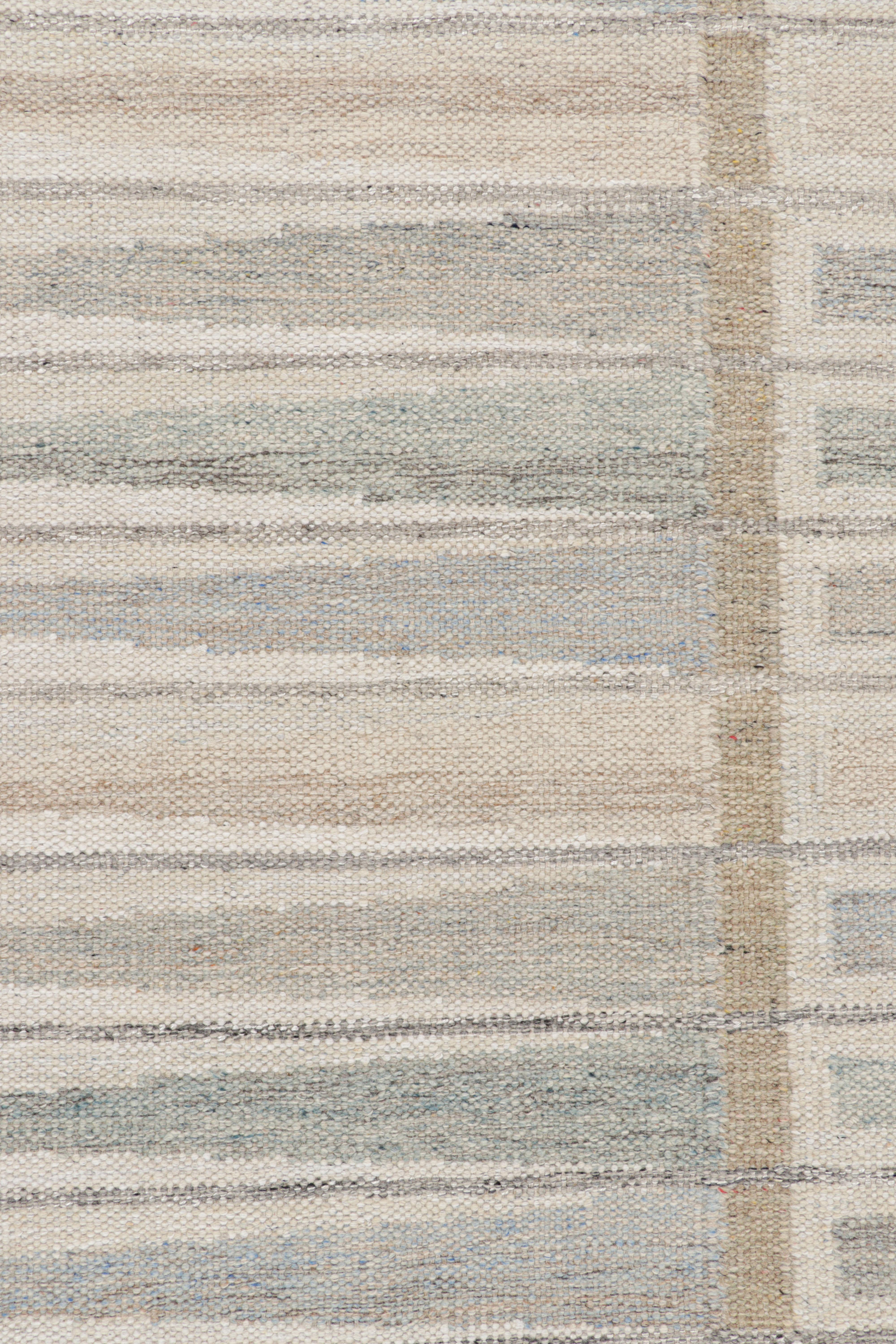 Moderne Rug & Kilim's Scandinavian Style Rug in Beige with Colorful Geometric Patterns (tapis de style scandinave en beige avec des motifs géométriques colorés) en vente
