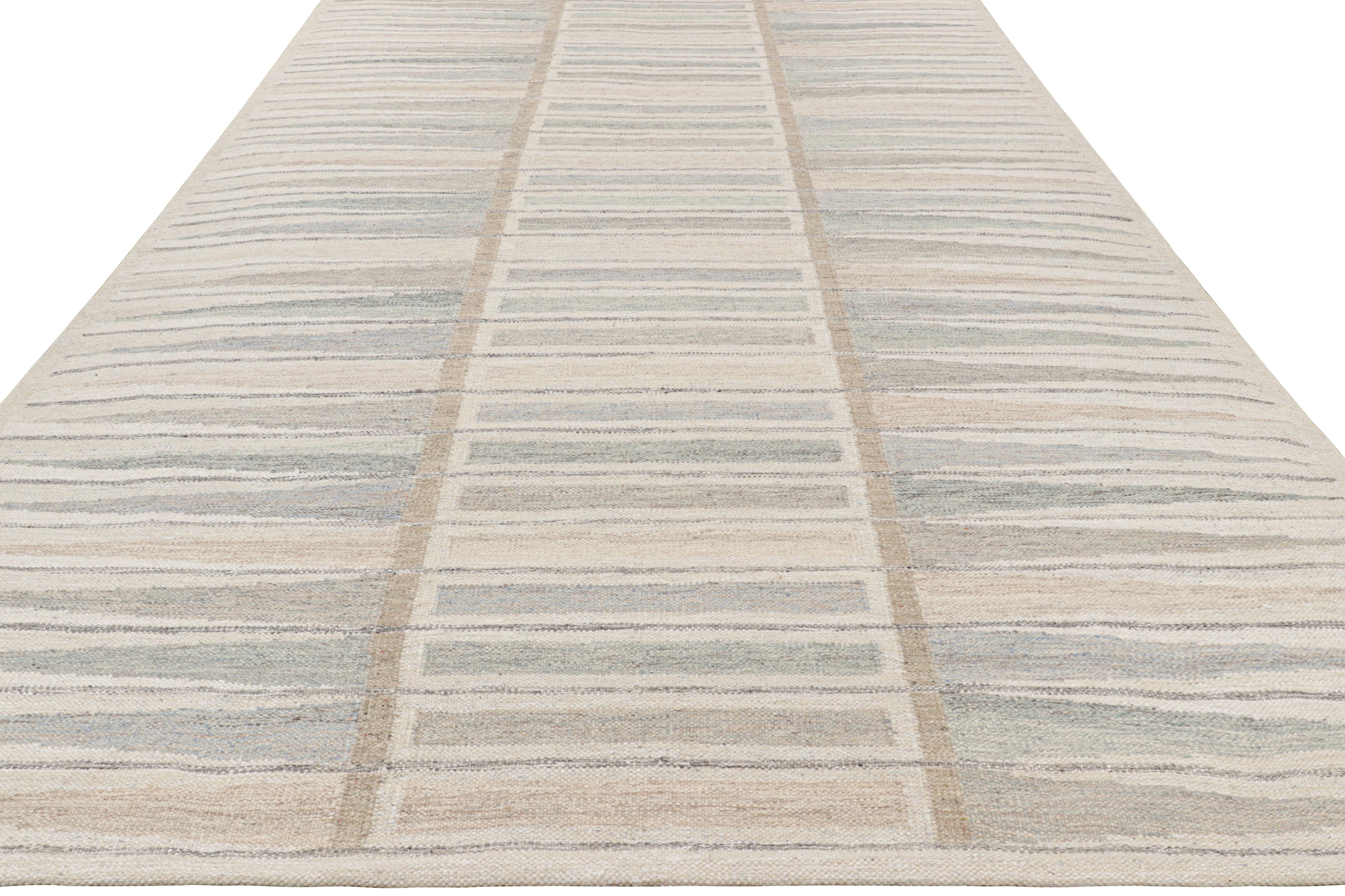 Tissé à la main Rug & Kilim's Scandinavian Style Rug in Beige with Colorful Geometric Patterns (tapis de style scandinave en beige avec des motifs géométriques colorés) en vente
