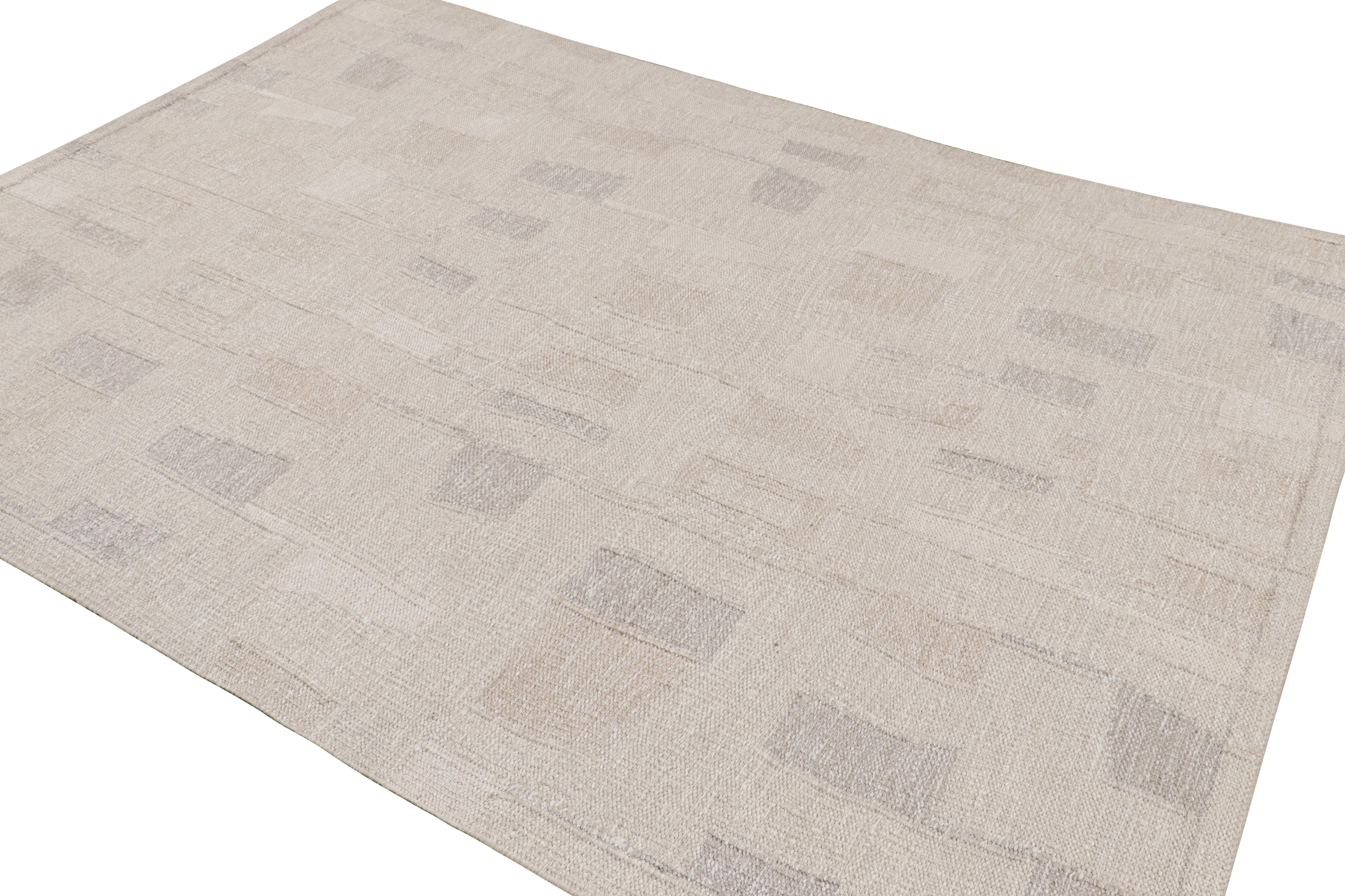 Tessuto a mano Tappeto in stile scandinavo Rug & Kilim in beige con motivi geometrici colorati in vendita