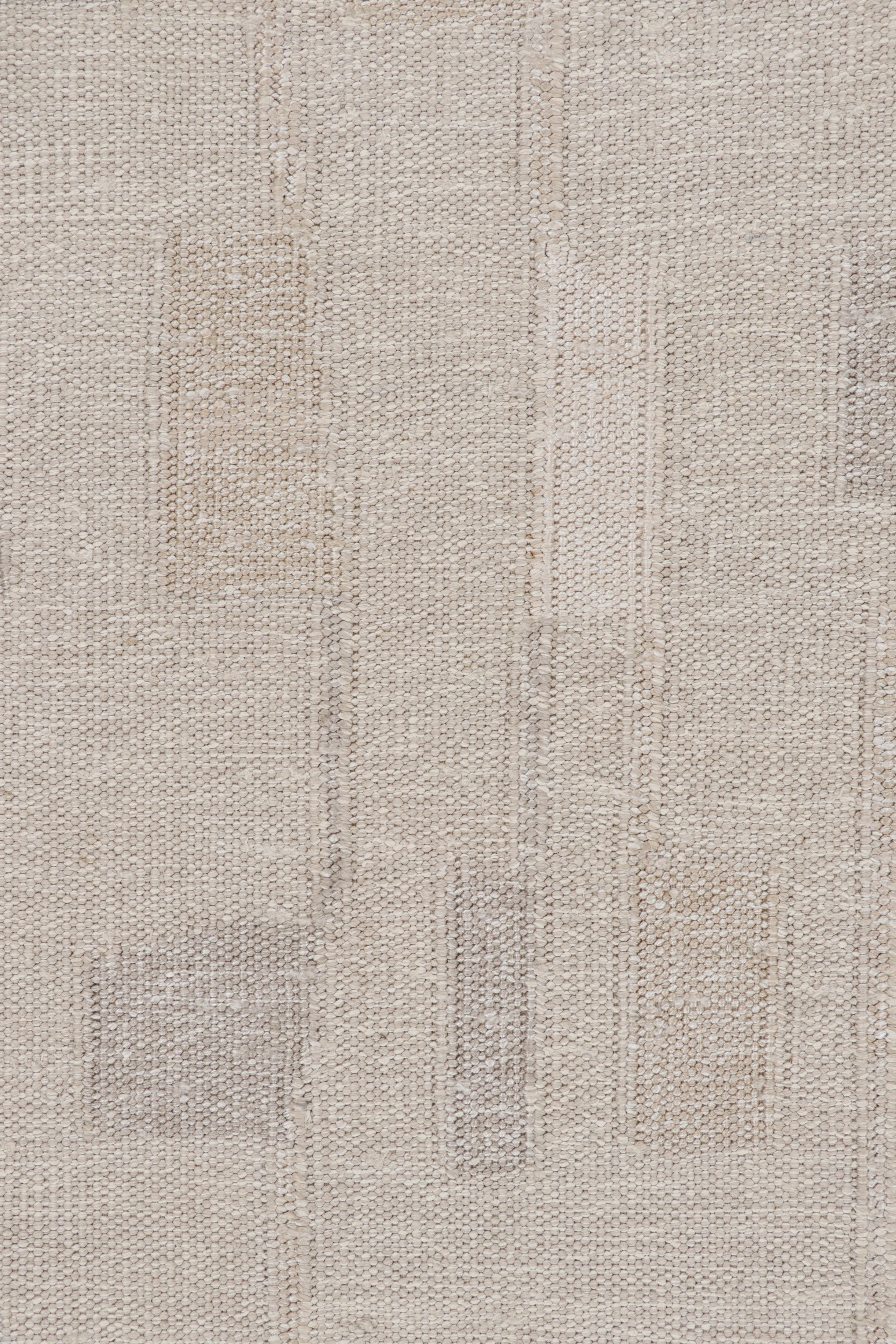 Tappeto in stile scandinavo Rug & Kilim in beige con motivi geometrici colorati In condizioni Nuovo in vendita a Long Island City, NY