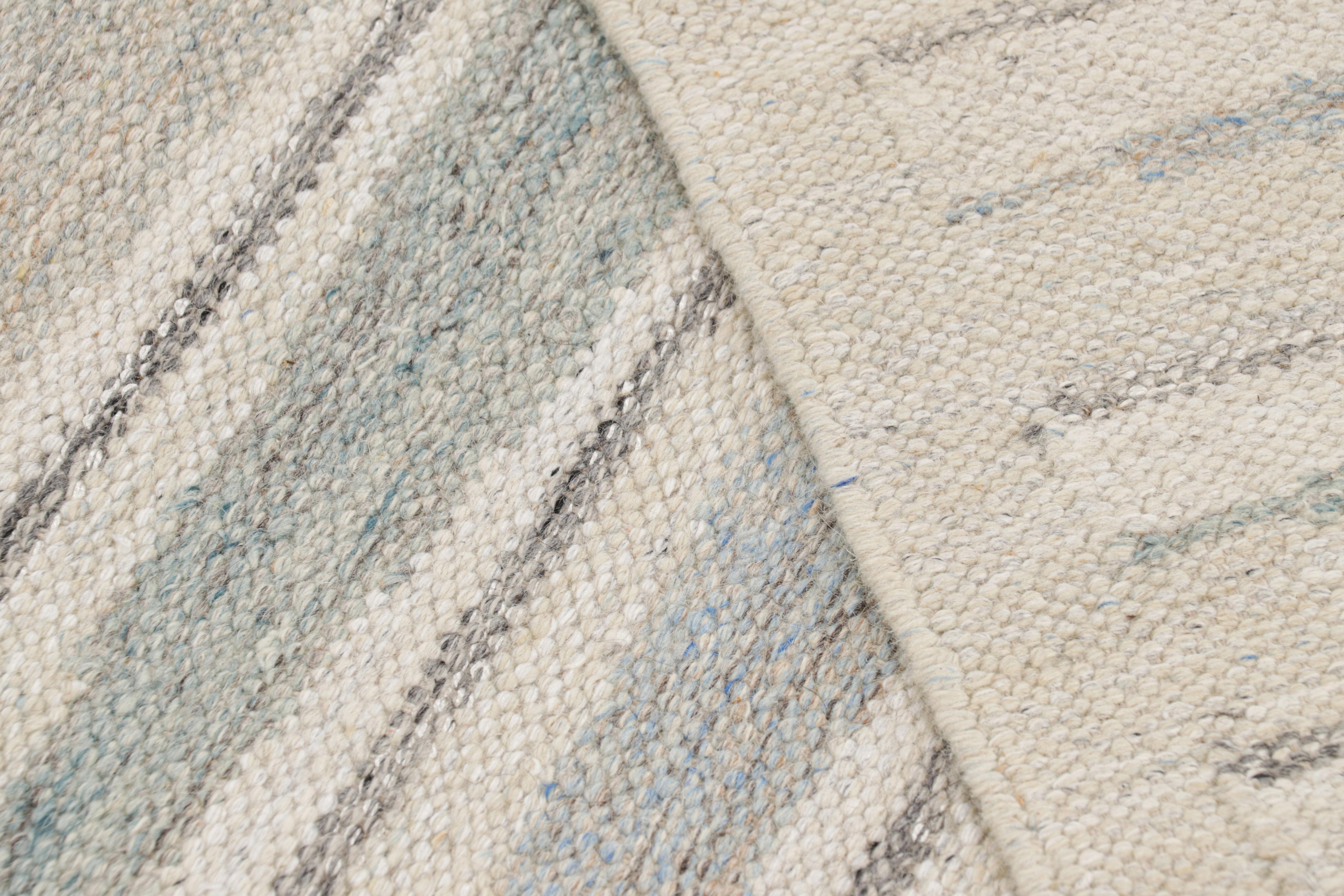 XXIe siècle et contemporain Rug & Kilim's Scandinavian Style Rug in Beige with Colorful Geometric Patterns (tapis de style scandinave en beige avec des motifs géométriques colorés) en vente