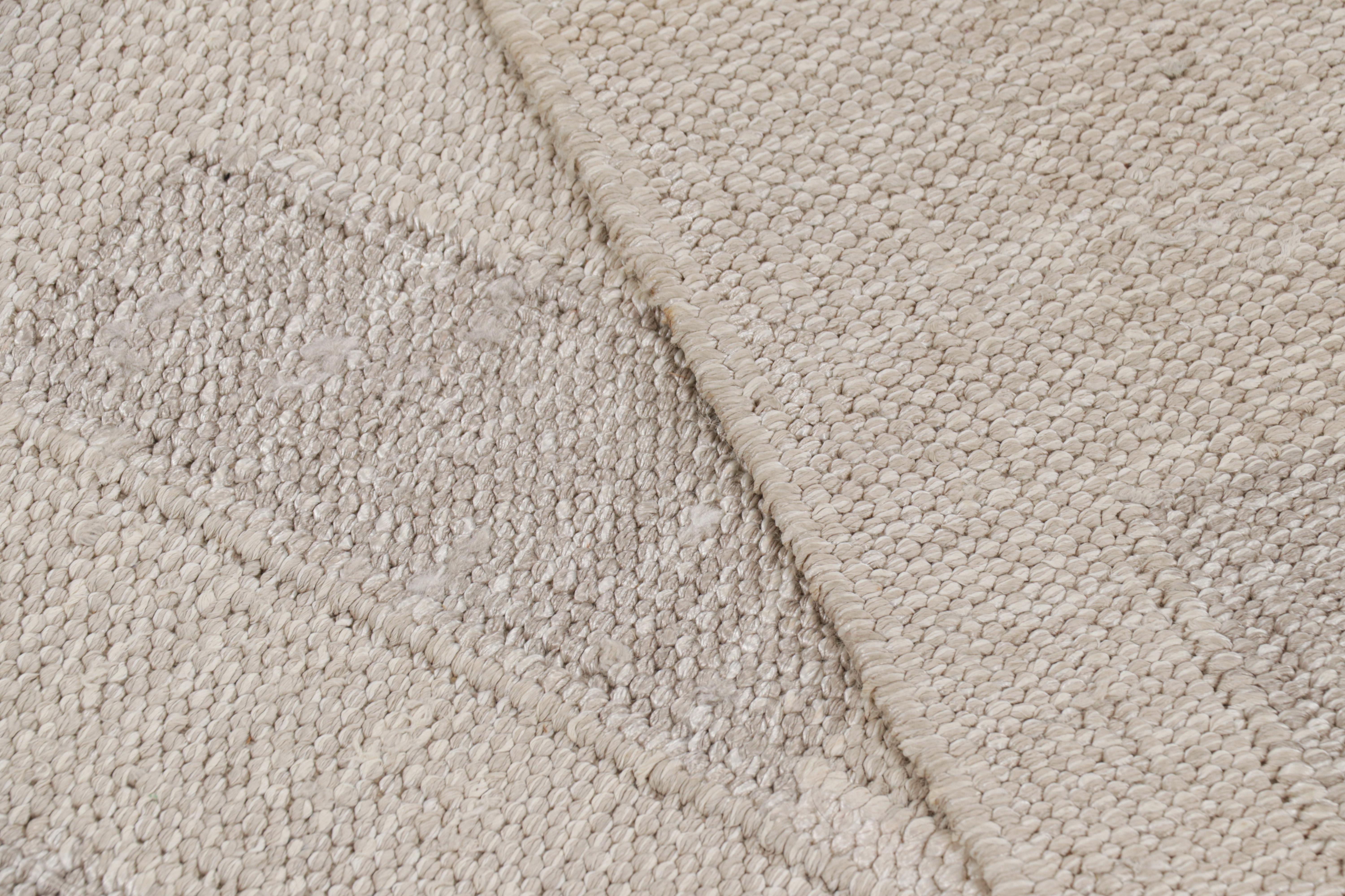 XXI secolo e contemporaneo Tappeto in stile scandinavo Rug & Kilim in beige con motivi geometrici colorati in vendita