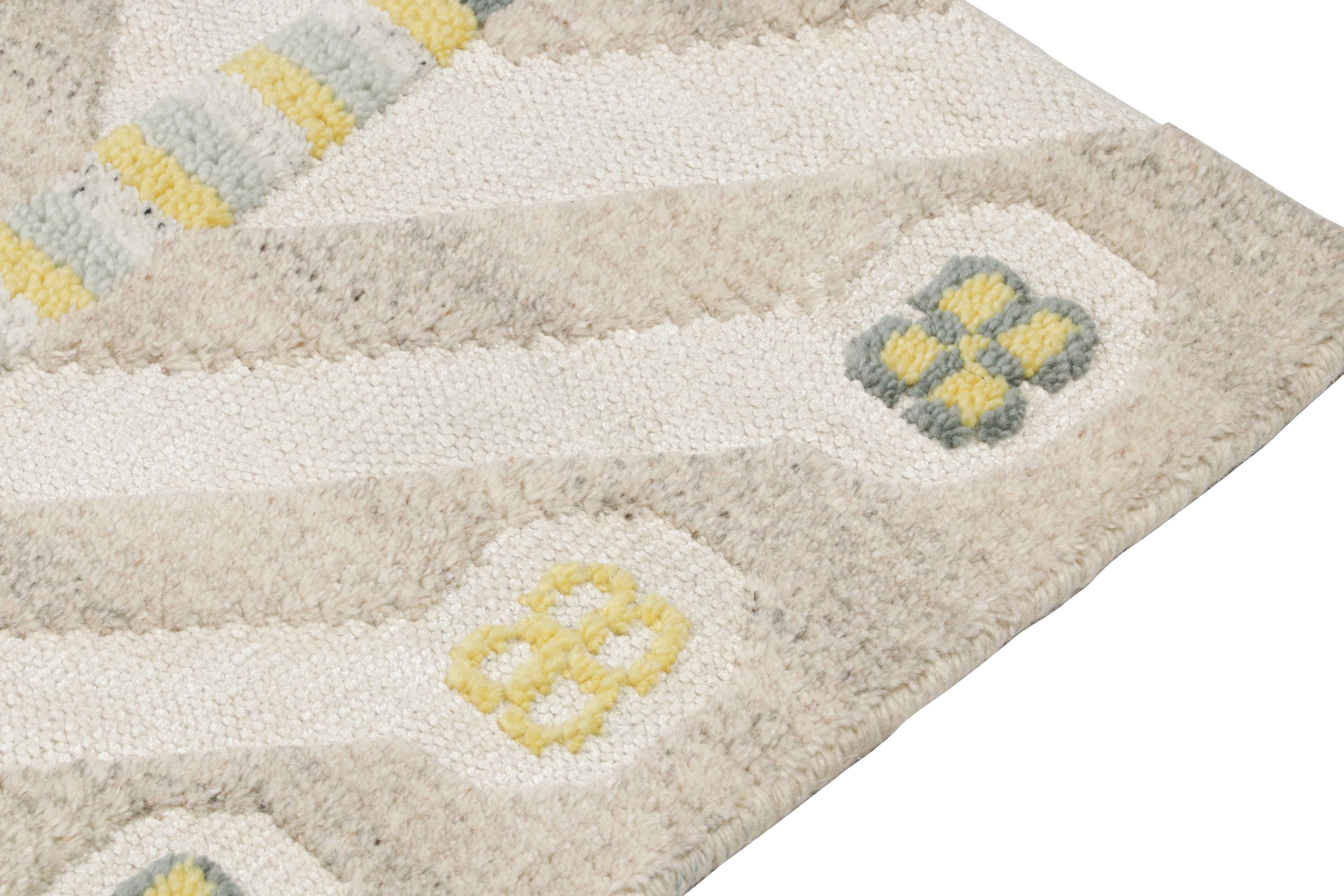 Annodato a mano Tappeto in stile scandinavo Rug & Kilim in beige con motivi geometrici in vendita