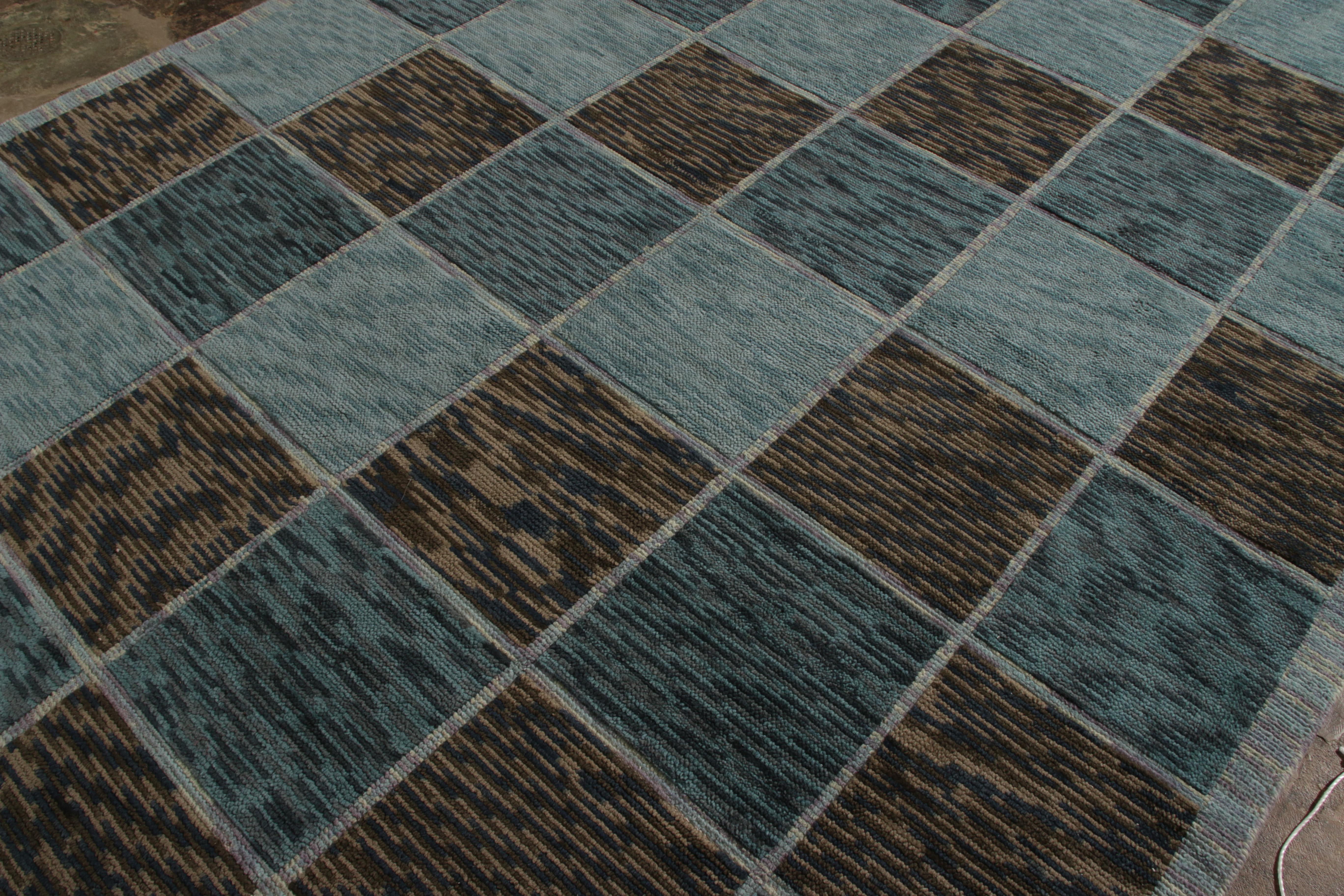 Alfombra de estilo escandinavo Rug & Kilim en azul y estampado geométrico beige-marrón en Nuevo estado para la venta en Long Island City, NY
