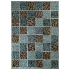 Rug & Kilim's Teppich im skandinavischen Stil in Blau und Beige-Braun mit geometrischem Muster