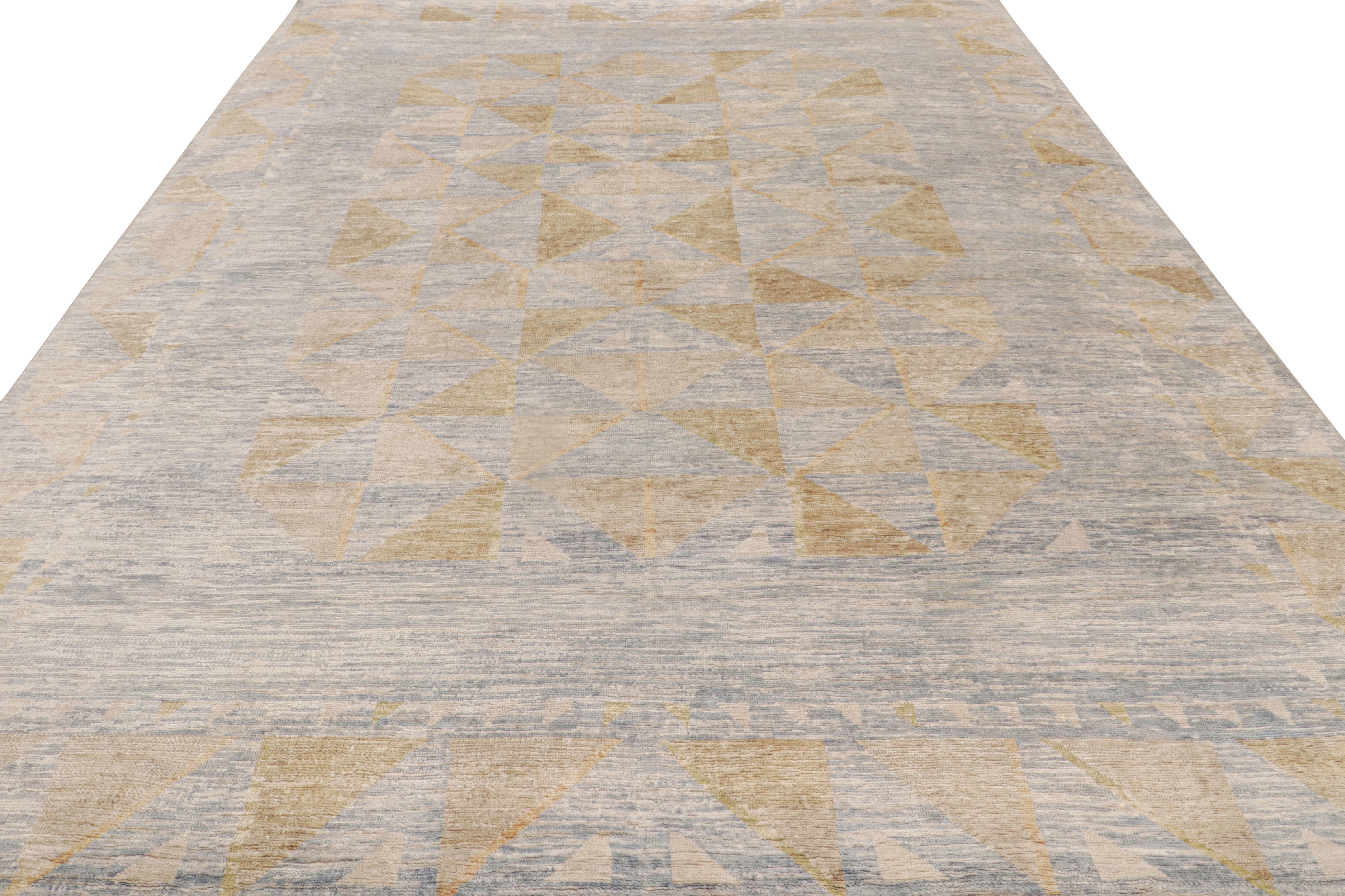 Rug & Kilim's Teppich im skandinavischen Stil in Blau und Beige-Braun mit geometrischen Mustern (Skandinavische Moderne) im Angebot