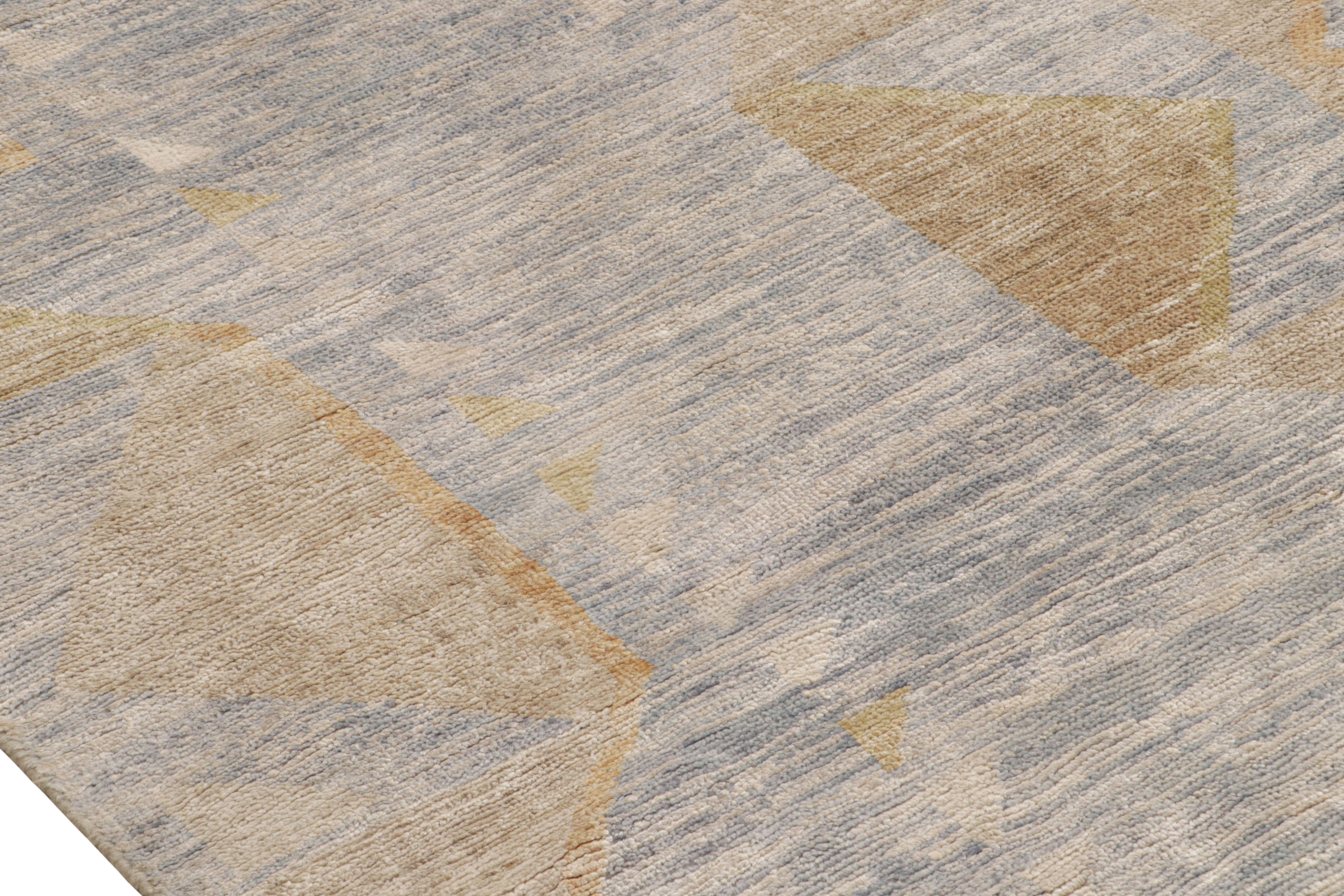 Rug & Kilim's Teppich im skandinavischen Stil in Blau und Beige-Braun mit geometrischen Mustern (Handgeknüpft) im Angebot