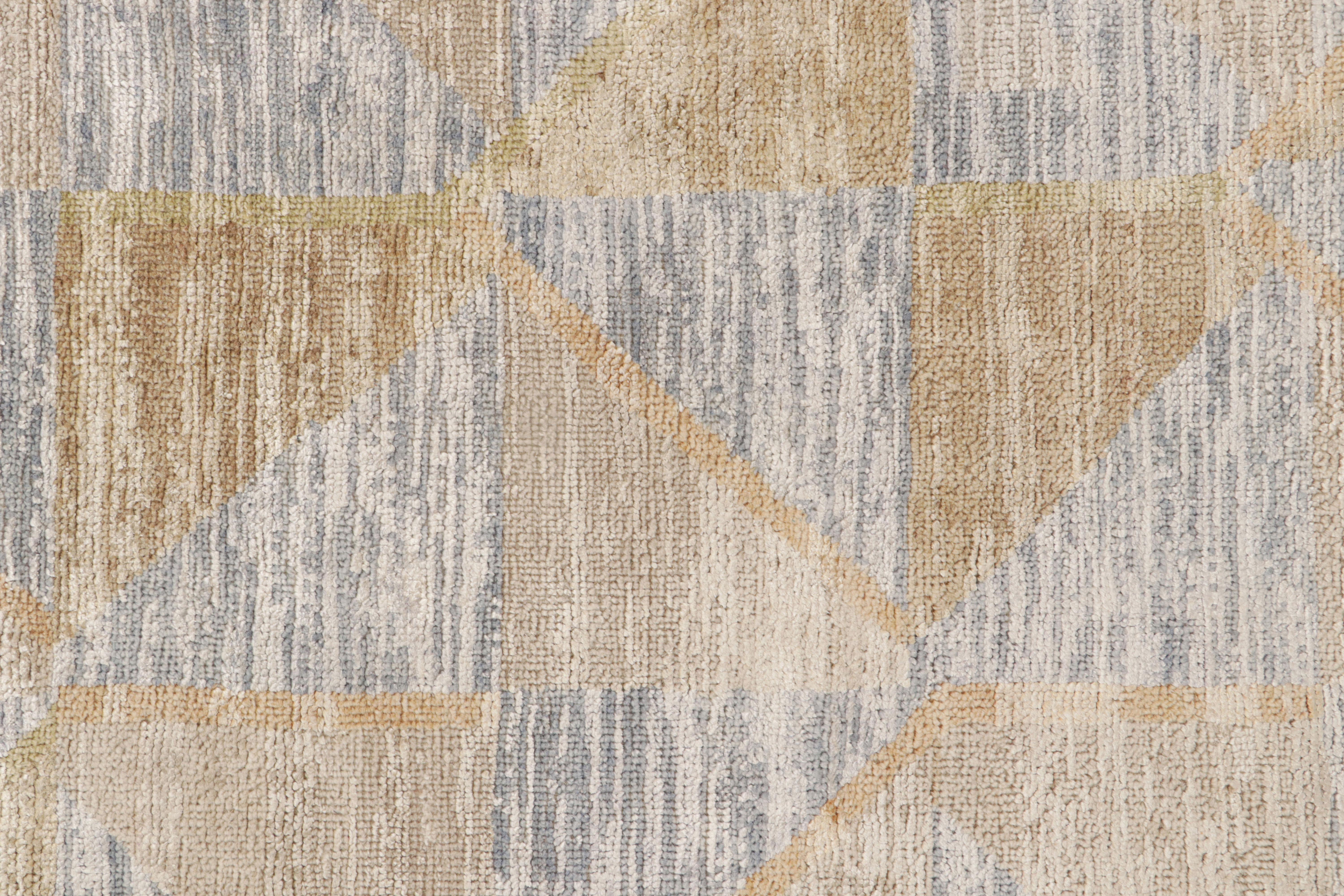 Rug & Kilim's Teppich im skandinavischen Stil in Blau und Beige-Braun mit geometrischen Mustern im Zustand „Neu“ im Angebot in Long Island City, NY