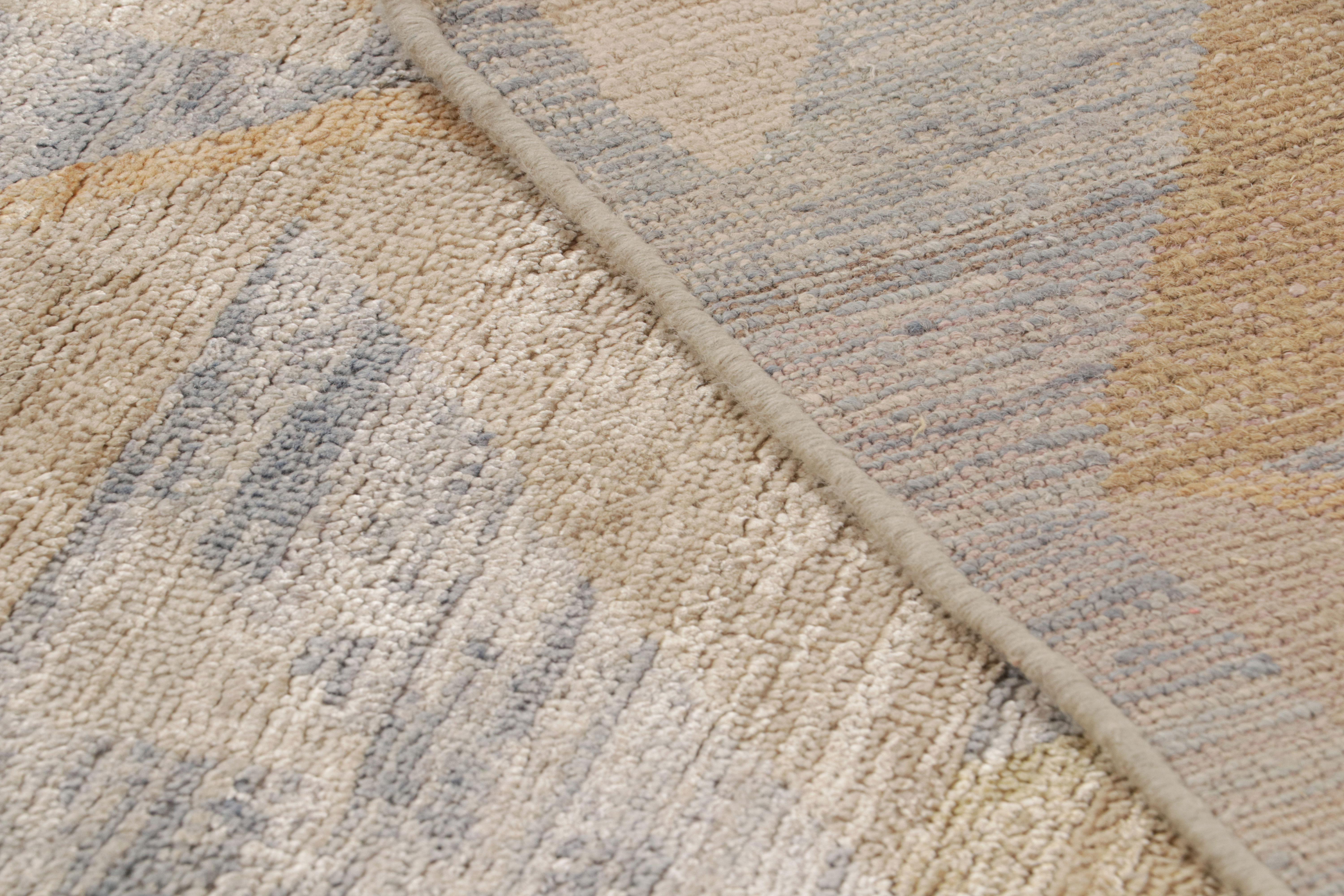 Rug & Kilim's Teppich im skandinavischen Stil in Blau und Beige-Braun mit geometrischen Mustern (21. Jahrhundert und zeitgenössisch) im Angebot