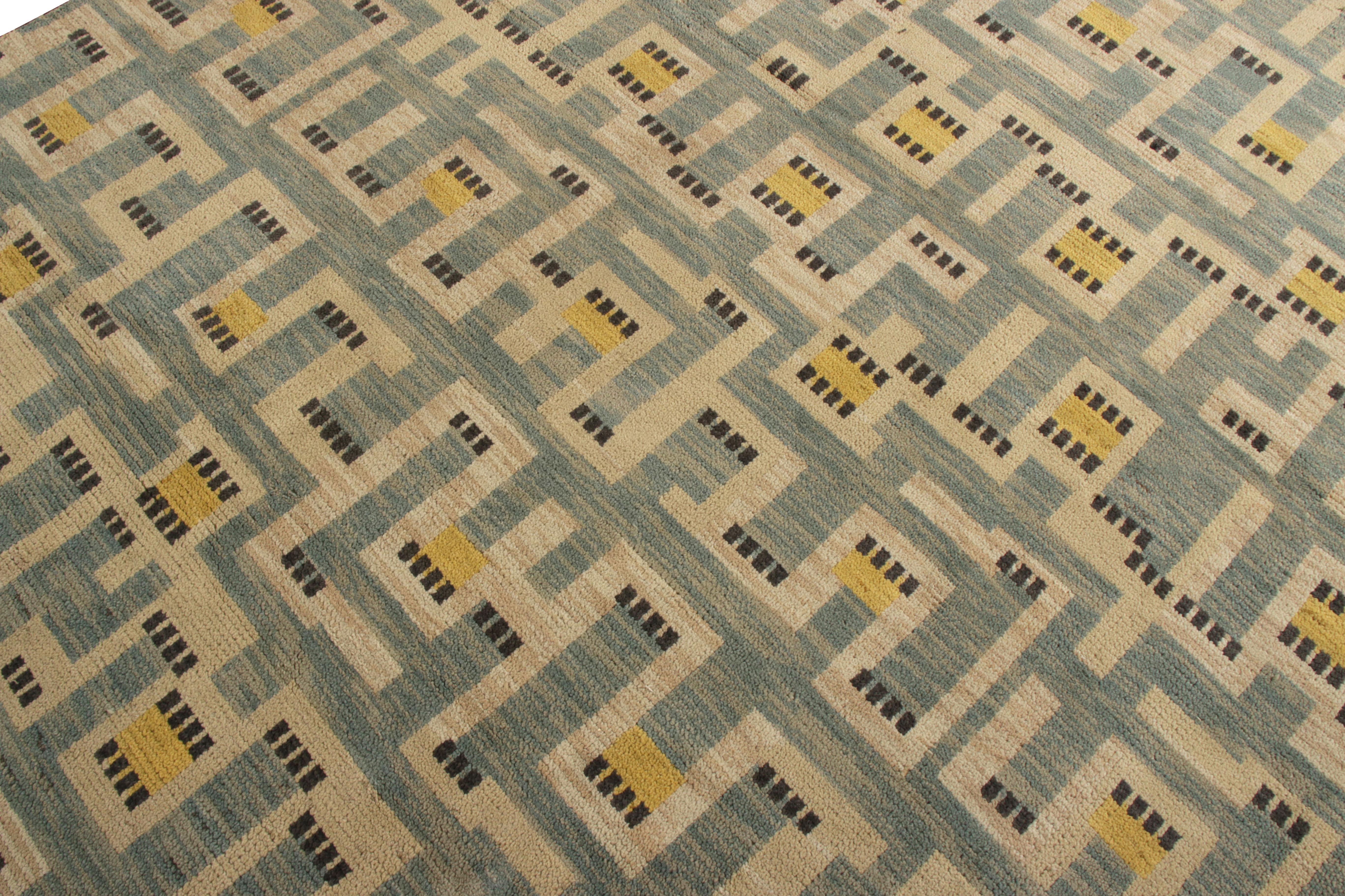 Rug & Kilim's Teppich im skandinavischen Stil in Blau und Beige mit geometrischem Muster (Handgeknüpft) im Angebot